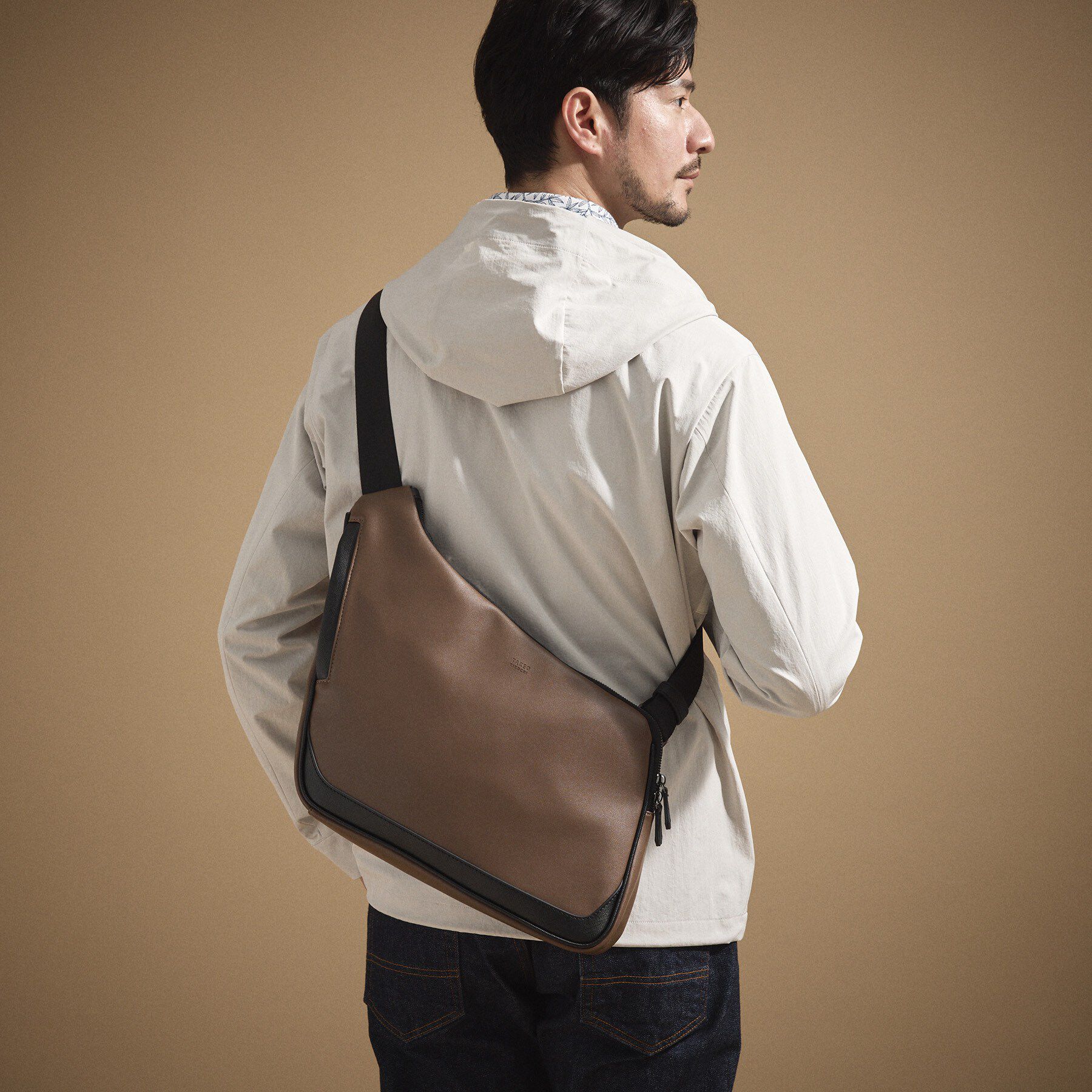 TAKEO KIKUCHI「【ペットボトル、ガジェット収納】エディターズショルダー」|ショルダー・メッセンジャー|