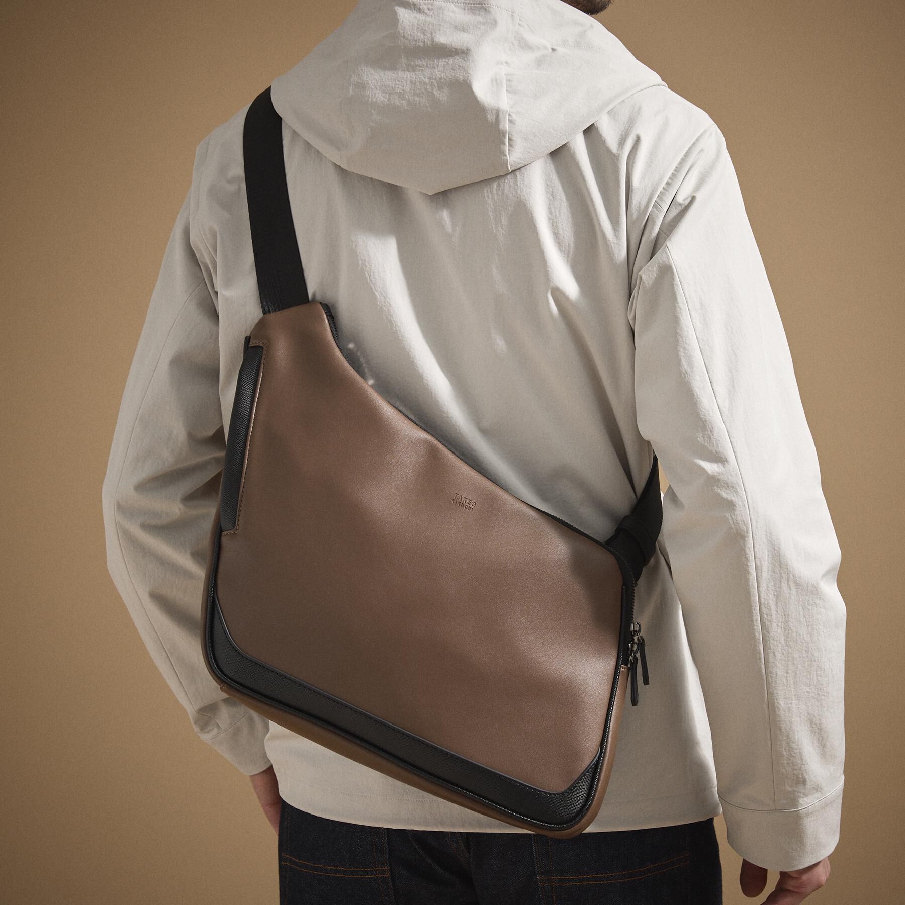 TAKEO KIKUCHI「【ペットボトル、ガジェット収納】エディターズショルダー」|ショルダー・メッセンジャー|