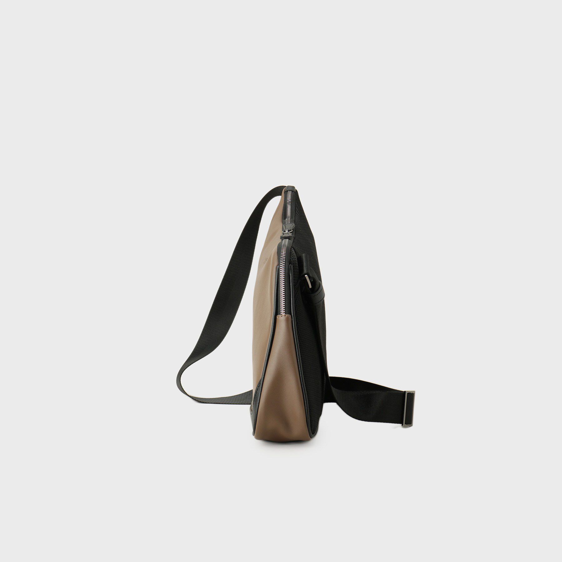 TAKEO KIKUCHI「【ペットボトル、ガジェット収納】エディターズショルダー」|ショルダー・メッセンジャー|