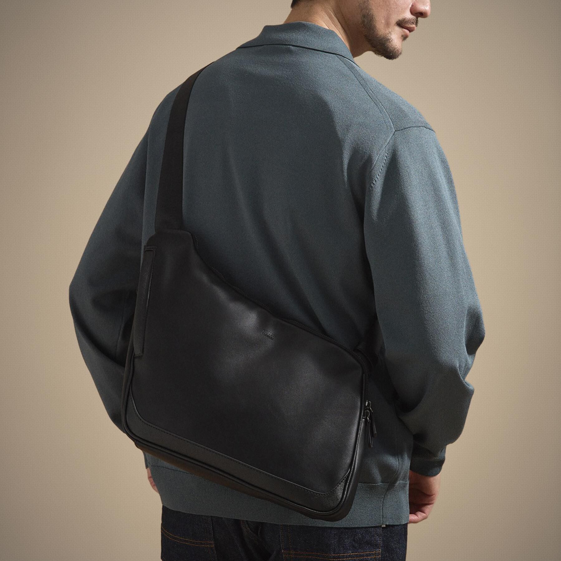 TAKEO KIKUCHI「【ペットボトル、ガジェット収納】エディターズショルダー」|ショルダー・メッセンジャー|ブラック(019)