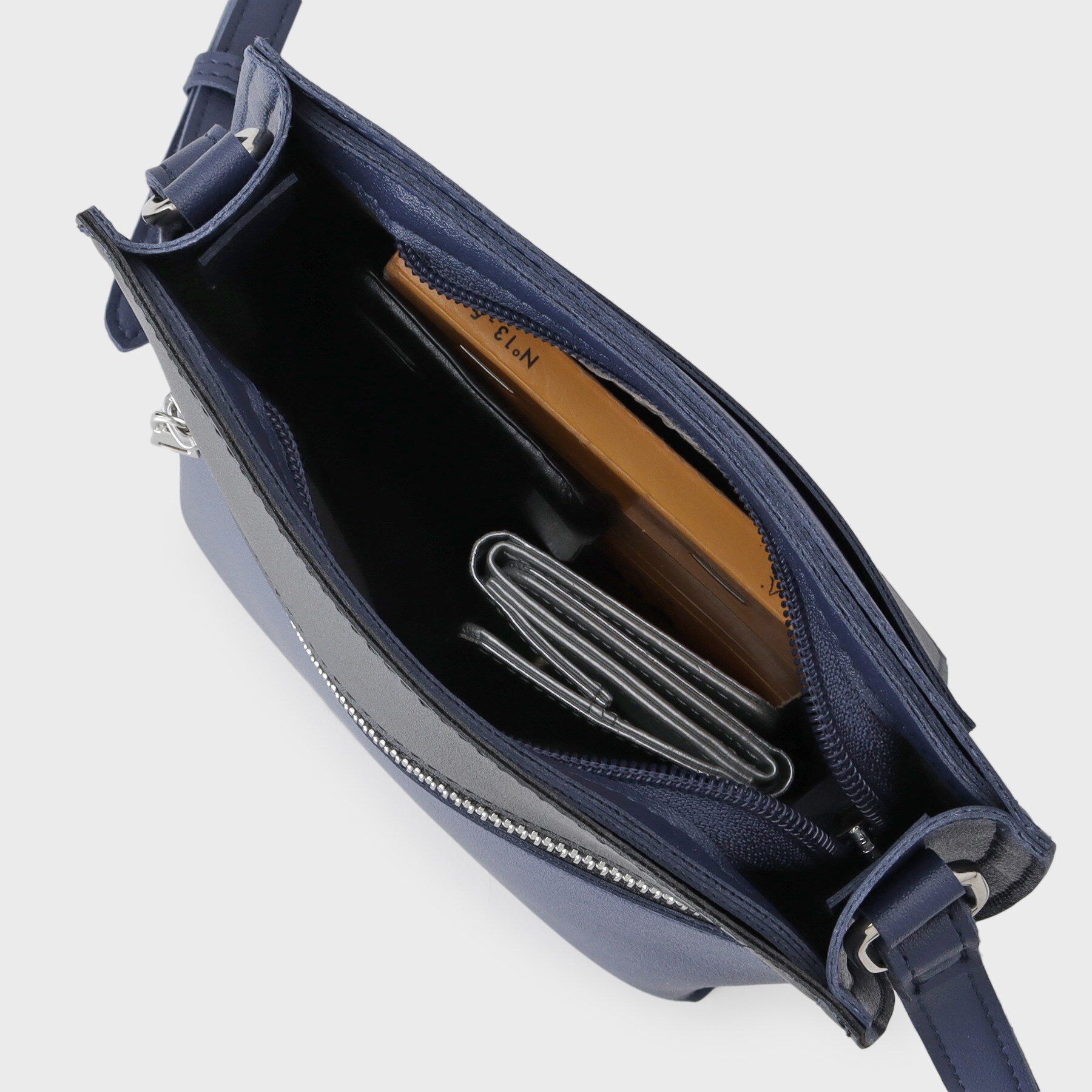 tk.TAKEO KIKUCHI「ラウンドミニショルダー」|ショルダー・メッセンジャー|