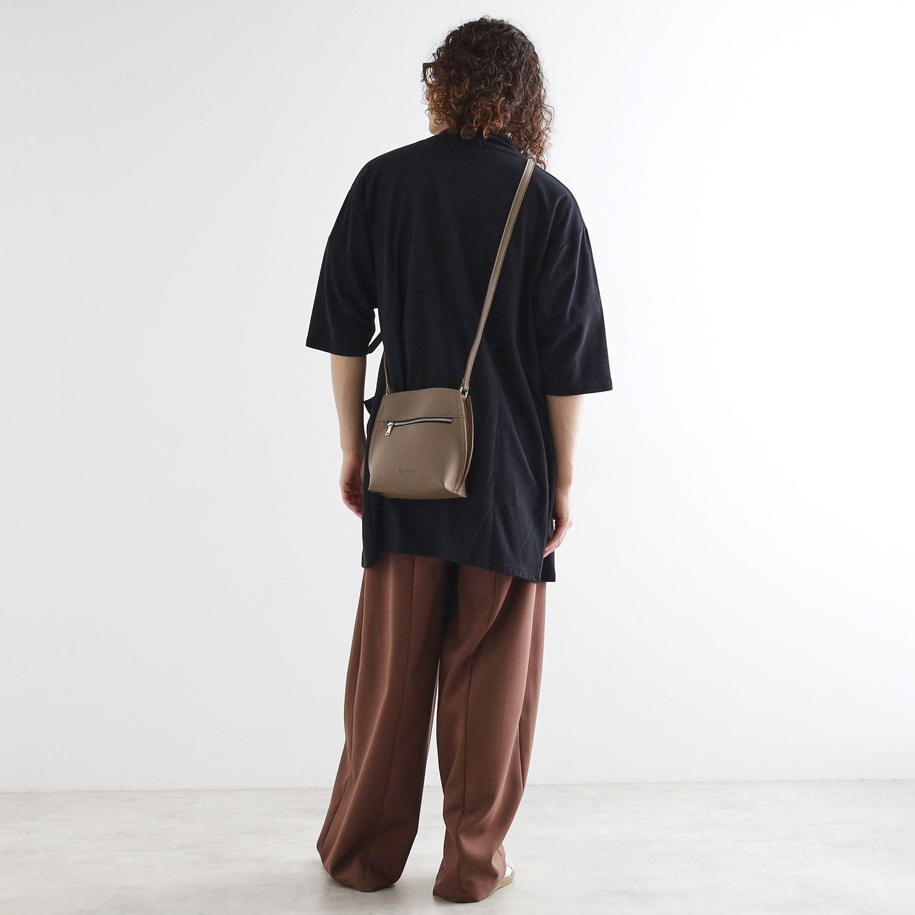 tk.TAKEO KIKUCHI「ラウンドミニショルダー」|ショルダー・メッセンジャー|