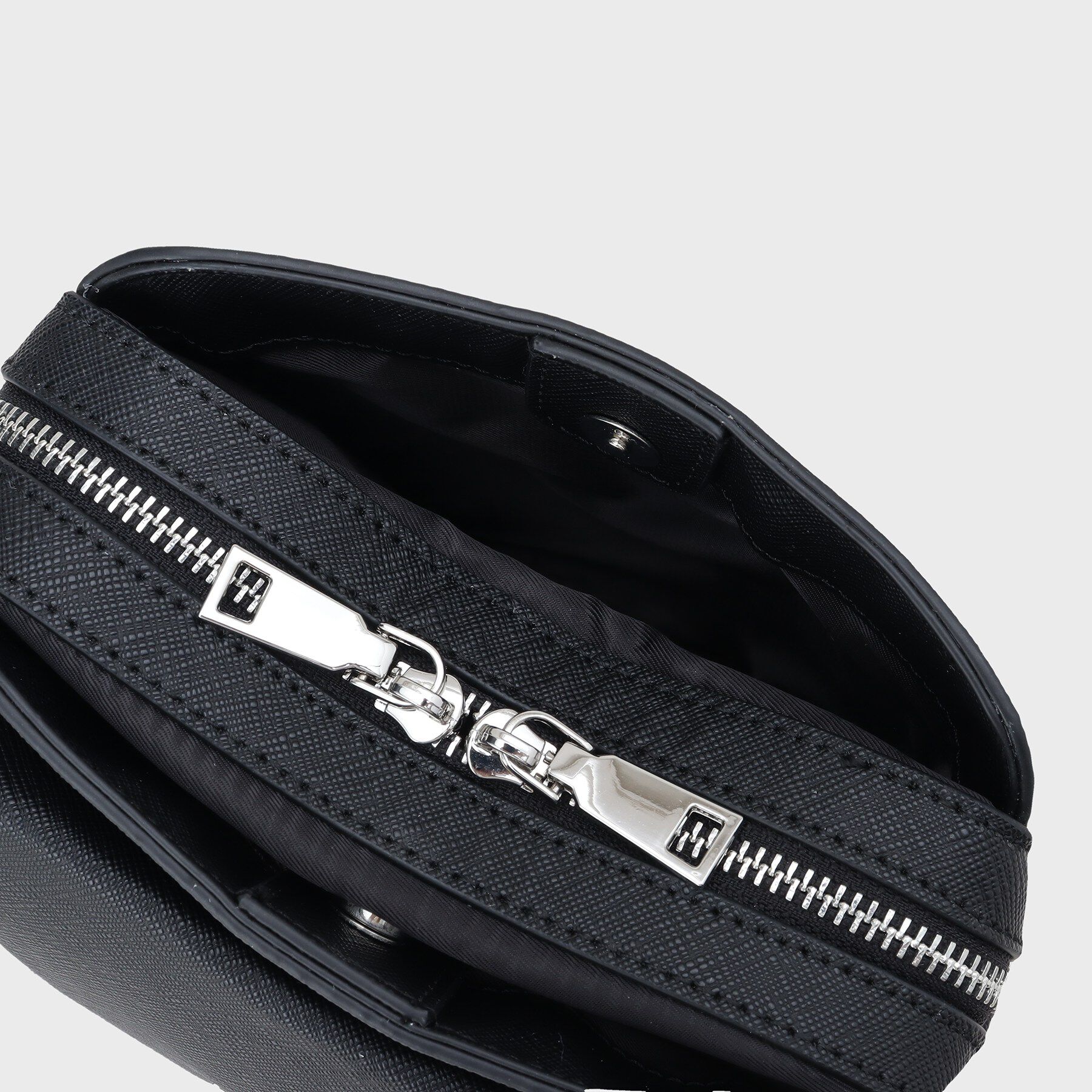 tk.TAKEO KIKUCHI「ポケットアオリショルダー」|ショルダー・メッセンジャー|