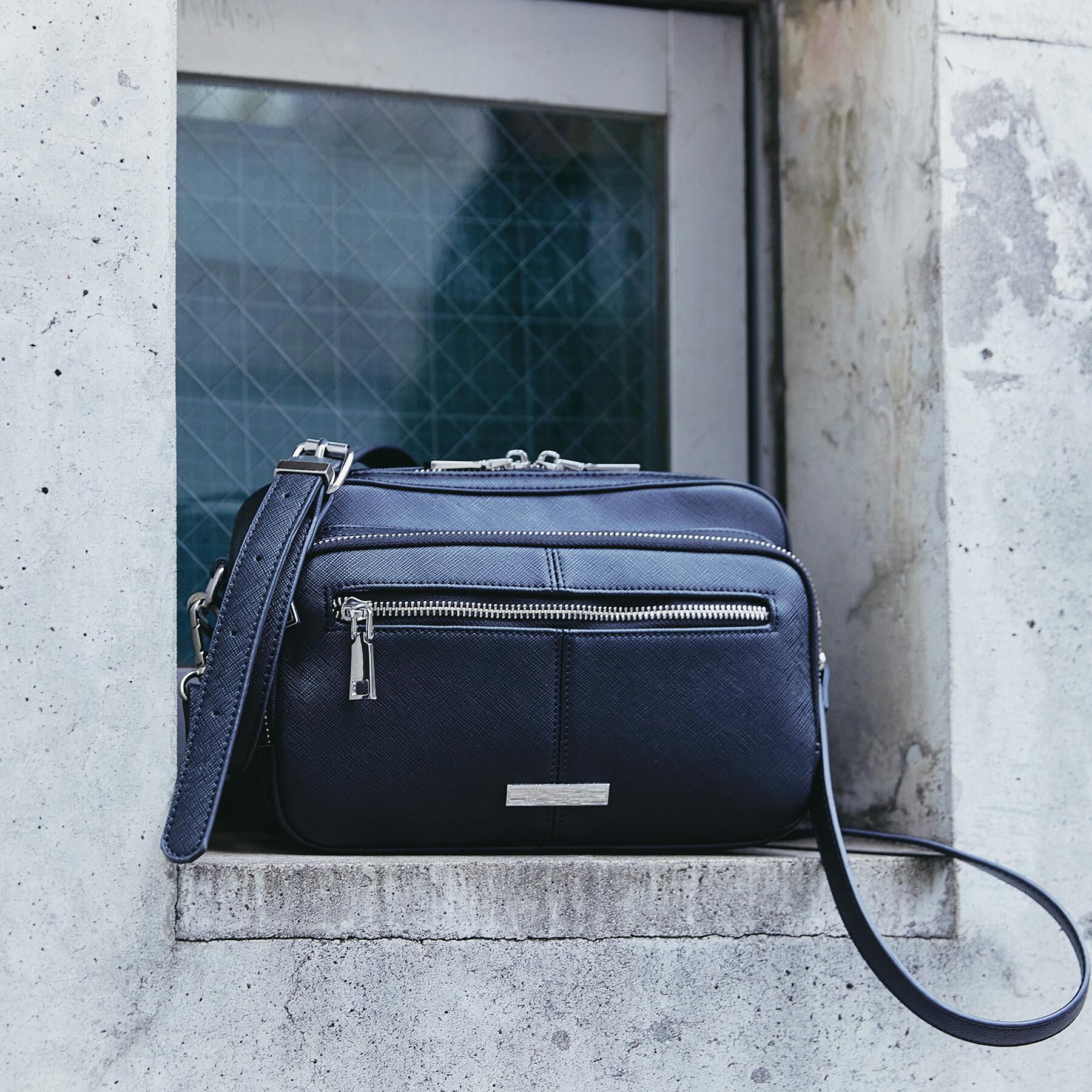 tk.TAKEO KIKUCHI「ポケットショルダーバッグ」|ショルダー・メッセンジャー|ブラック(119)