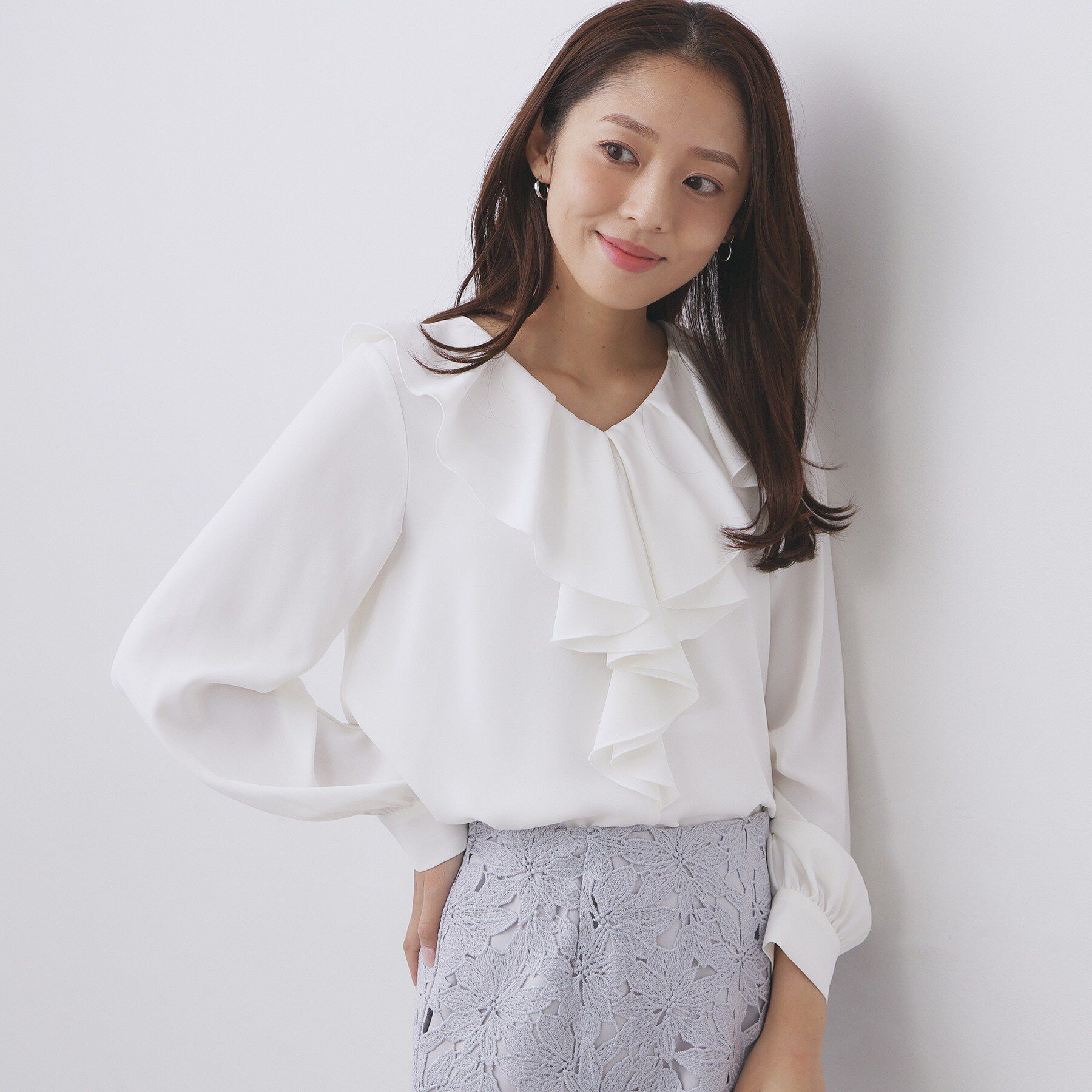 index「ラッフルフリルブラウス【洗濯機OK/イージーアイロン】」|シャツ・ブラウス|オフホワイト(003