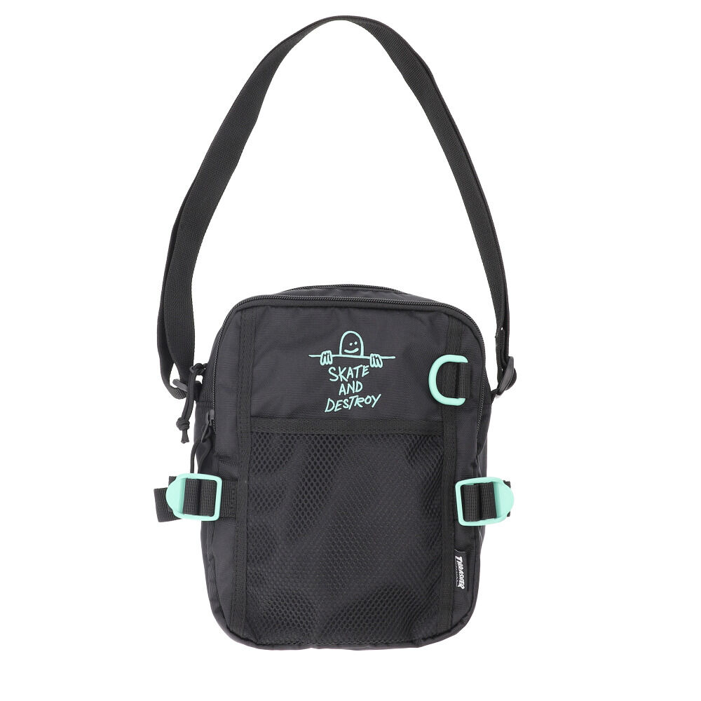 BACKYARD FAMILY「スラッシャー ショルダーバッグ THRASHER THR-300 通販 縦型ショルダーバッグ」|ショルダー・メッセンジャー|ブラック1