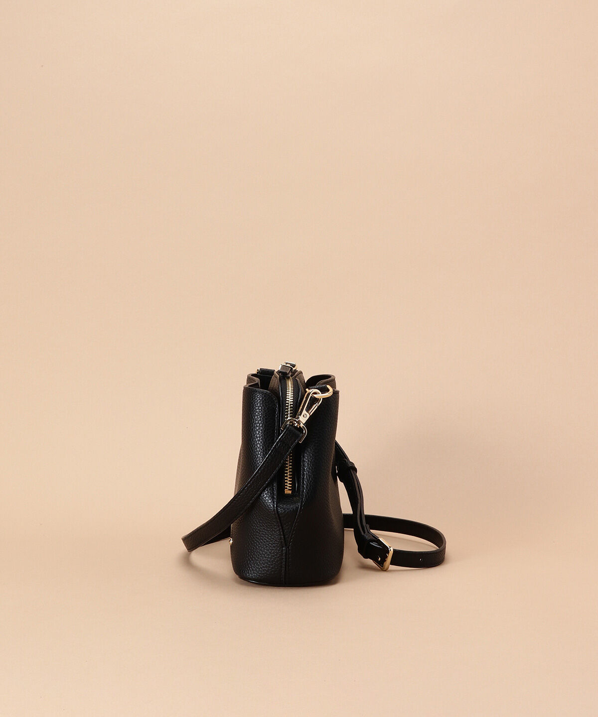 Samantha Thavasa「ウェーブデザインカッティングショルダーバッグ」|ショルダー・メッセンジャー|