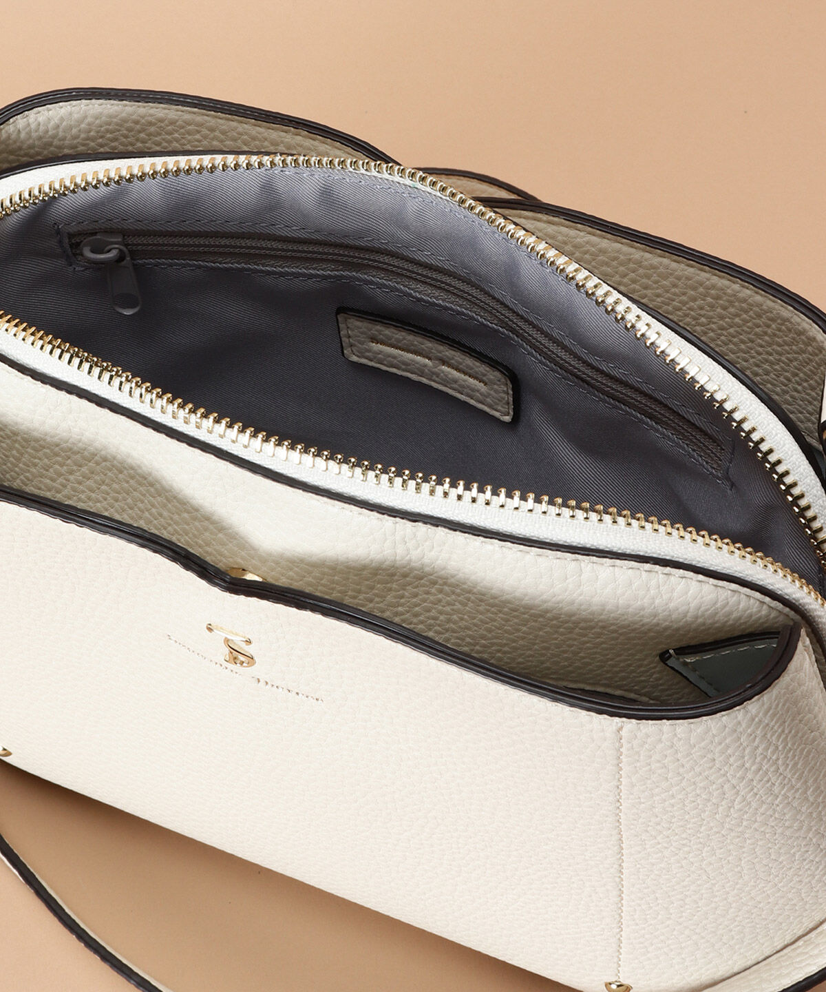 Samantha Thavasa「ウェーブデザインカッティングショルダーバッグ」|ショルダー・メッセンジャー|