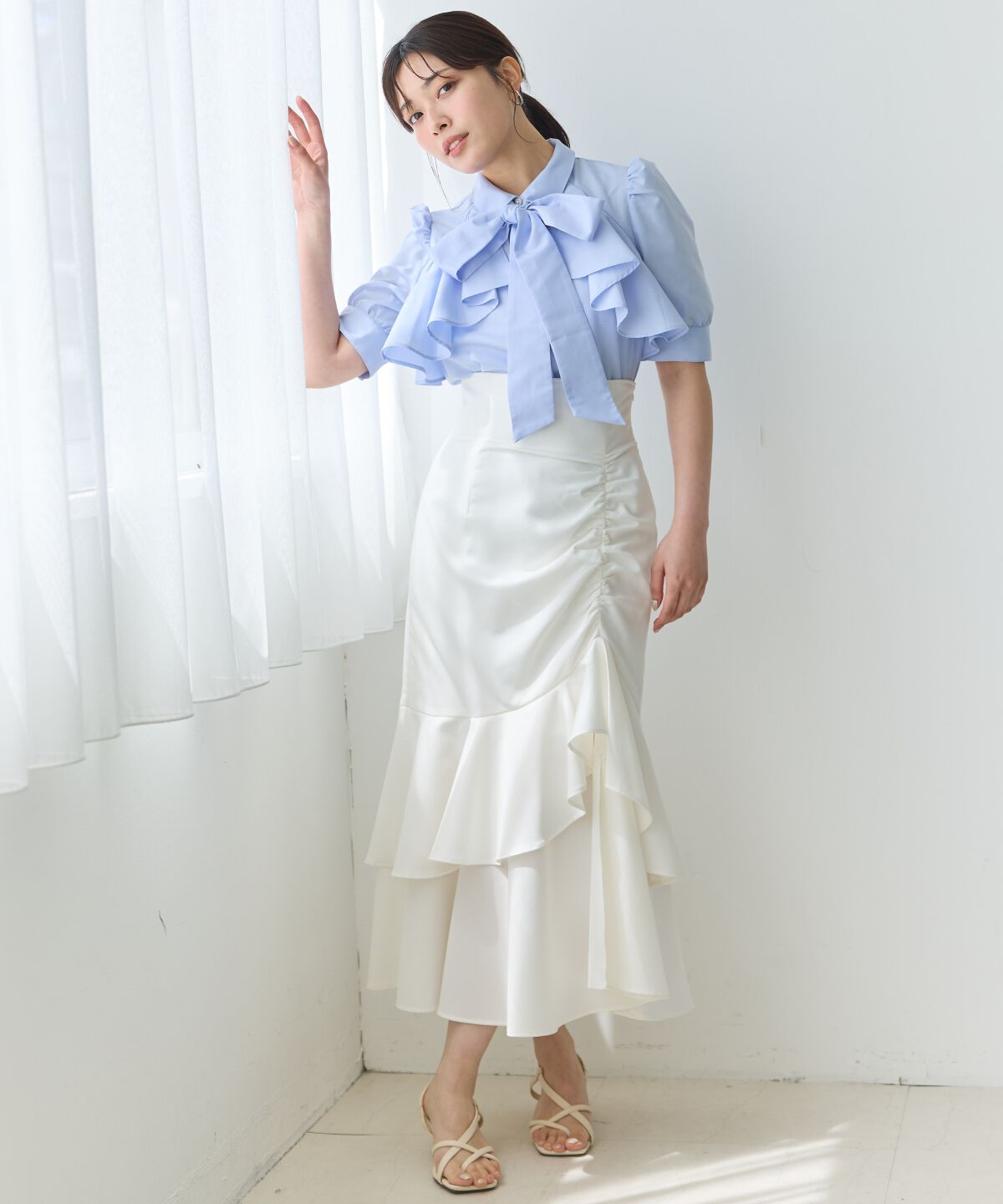 アンドクチュール「ビジューボタンフリルブラウス」|シャツ・ブラウス|