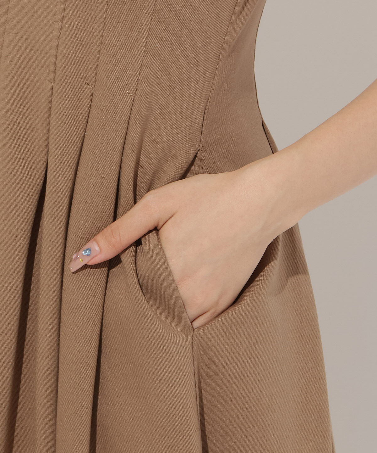 アンドクチュール「ウエストタックセンターZIPワンピース」|ワンピース|