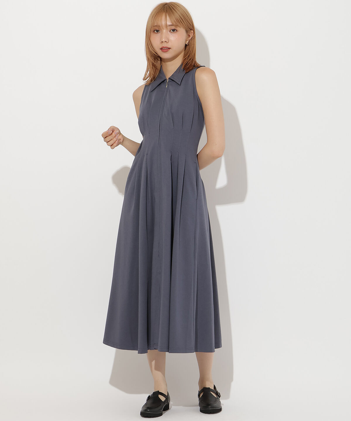 アンドクチュール「ウエストタックセンターZIPワンピース」|ワンピース|ブルー