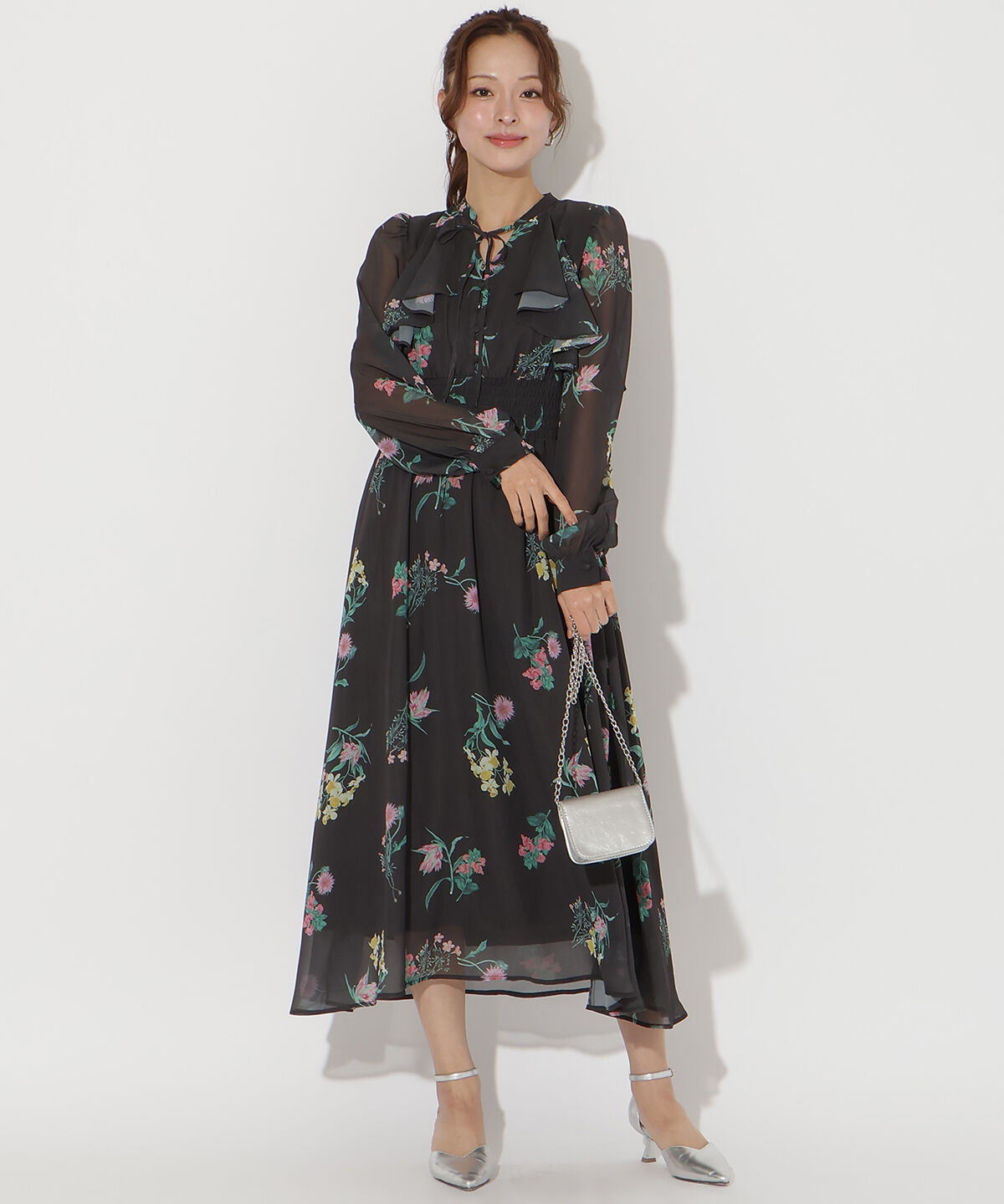 アンドクチュール「フリルケープフラワープリントワンピース」|ワンピース|黒系水玉