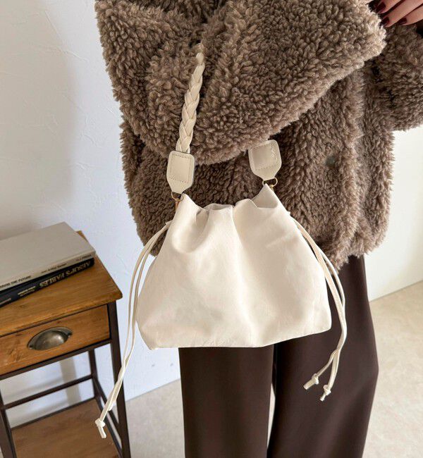 fredy emue「三つ編みハンドル巾着バッグ」|ショルダー・メッセンジャー|