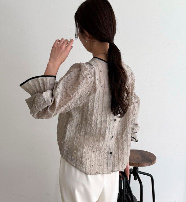 fredy emue「【大人気シリーズの最新作】バック釦配色ギャザーブラウス」|シャツ・ブラウス|