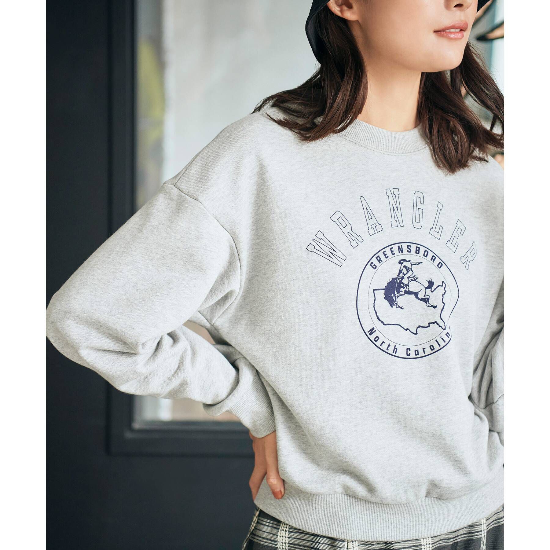 grove「【Wrangler（ラングラー）別注】カレッジロゴがポイント！裏毛プルオーバー」|パーカー|グレー(012)