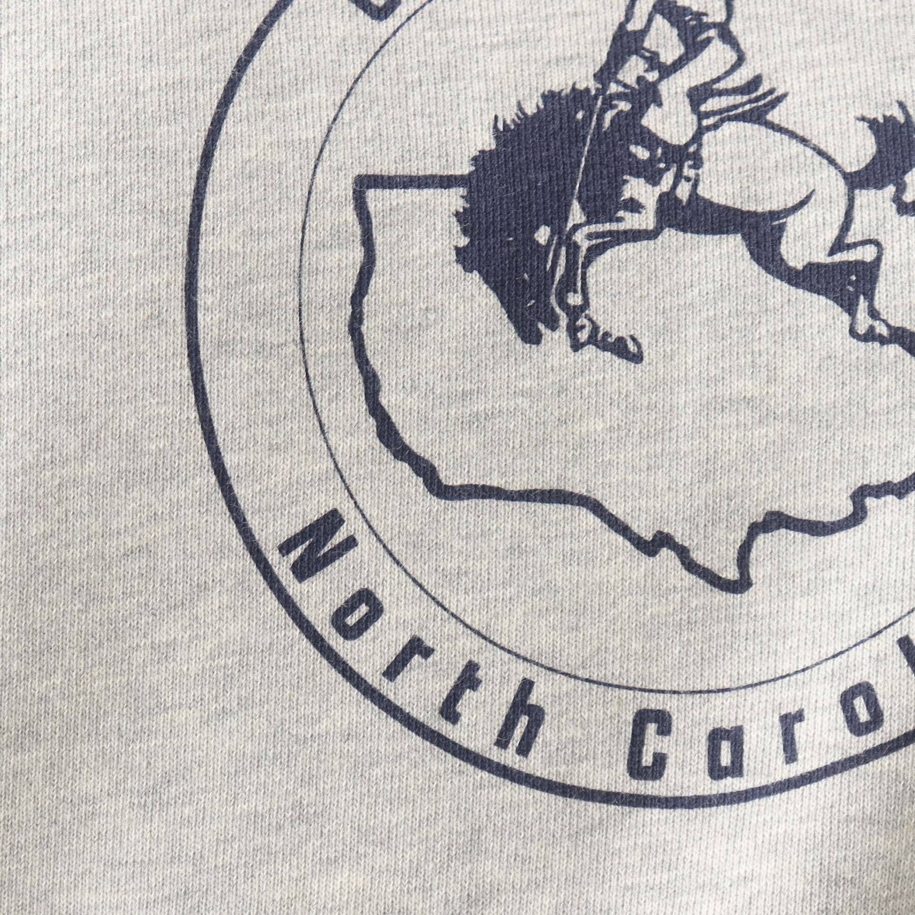 grove「【Wrangler（ラングラー）別注】カレッジロゴがポイント！裏毛プルオーバー」|パーカー|