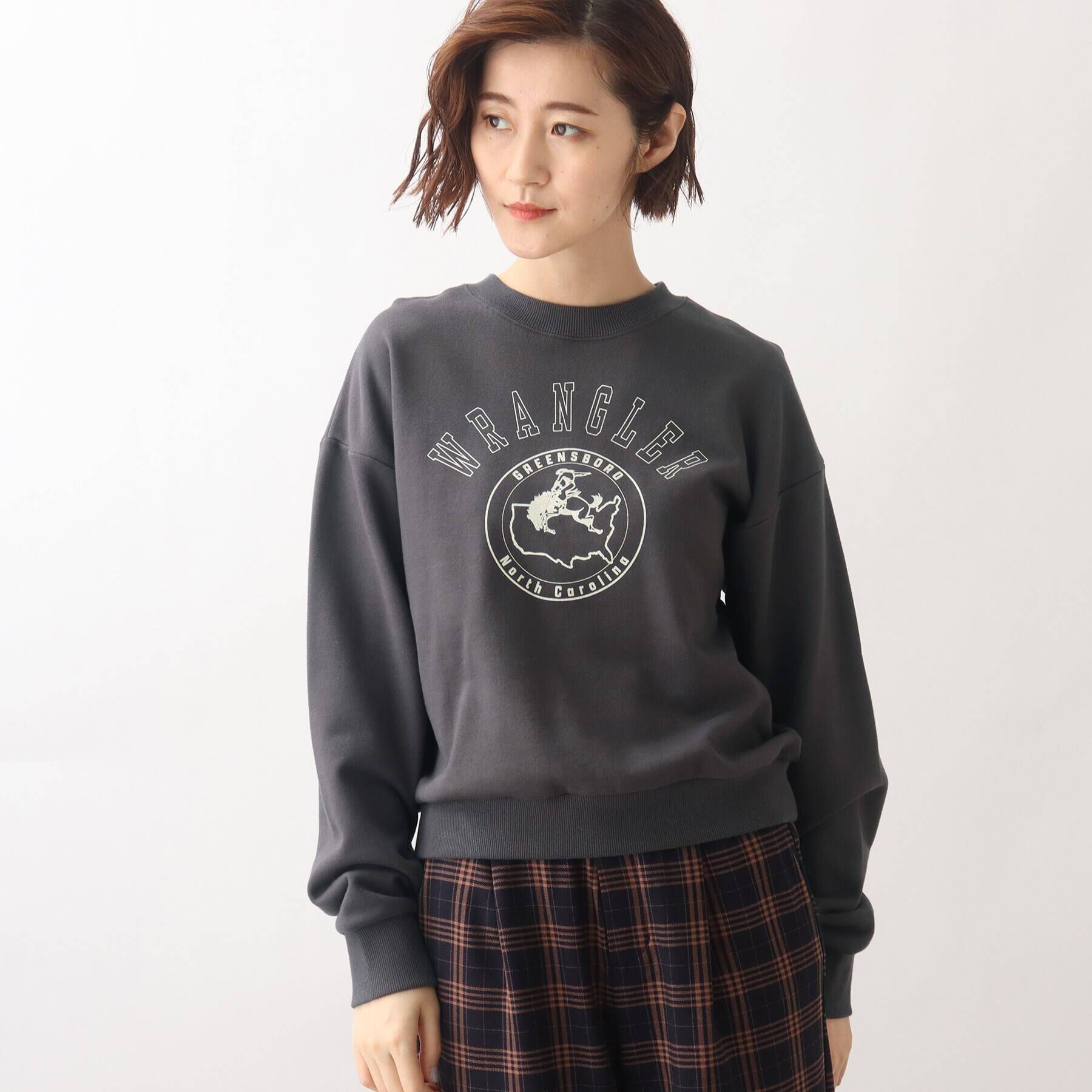 grove「【Wrangler（ラングラー）別注】カレッジロゴがポイント！裏毛プルオーバー」|パーカー|ディープグレー(01
