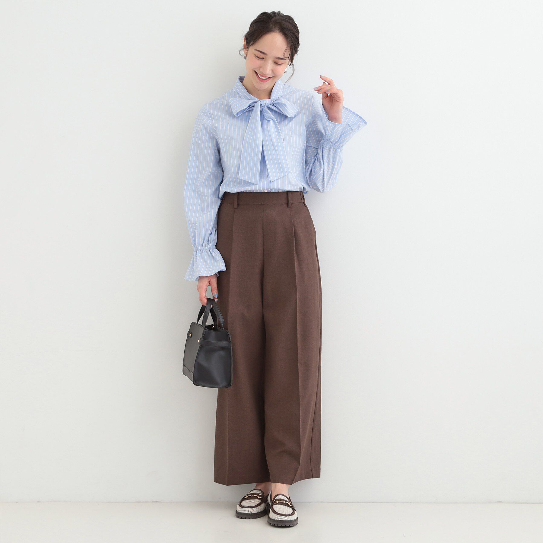 SHOO･LA･RUE「【洗濯機可/S-LL/洗濯後シワになりにくい】オンでもオフでも使いやすい リボンブラウス」|シャツ・ブラウス|