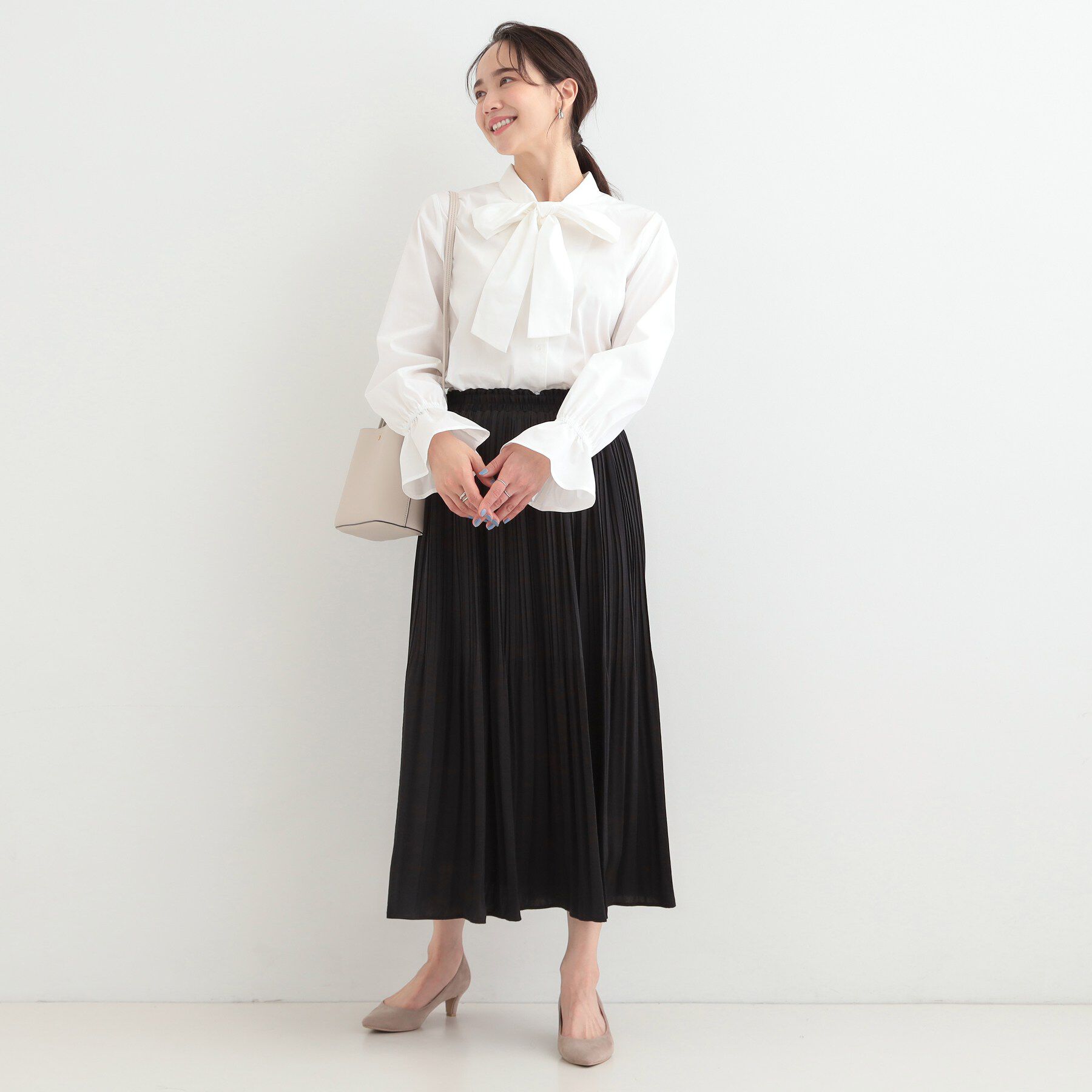 SHOO･LA･RUE「【洗濯機可/S-LL/洗濯後シワになりにくい】オンでもオフでも使いやすい リボンブラウス」|シャツ・ブラウス|