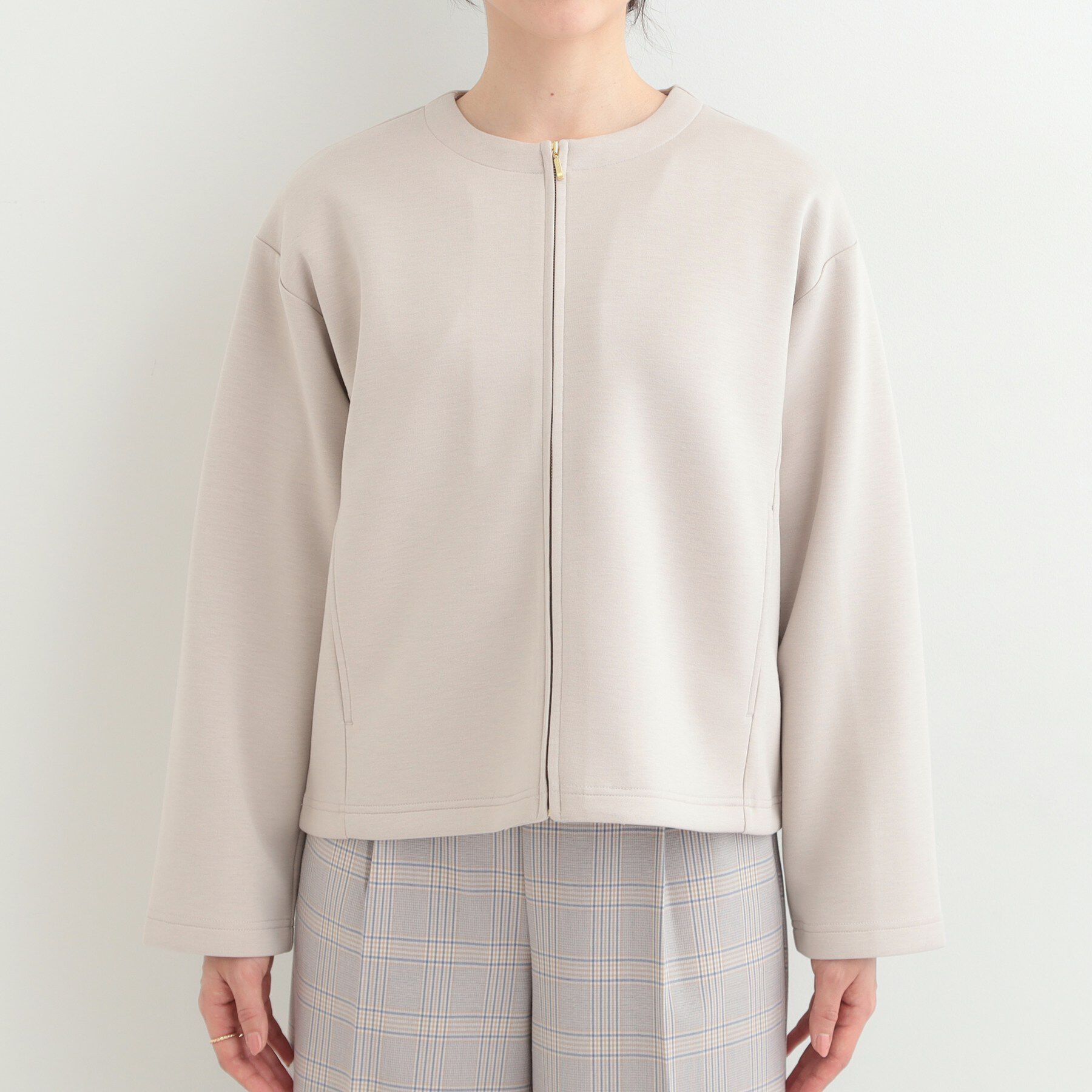 SHOO･LA･RUE「【セットアップ可能/S－LL/なめらかタッチ】大人のきれいめスタイルに ノーカラージップブルゾン」|ブルゾン・スタジャン|