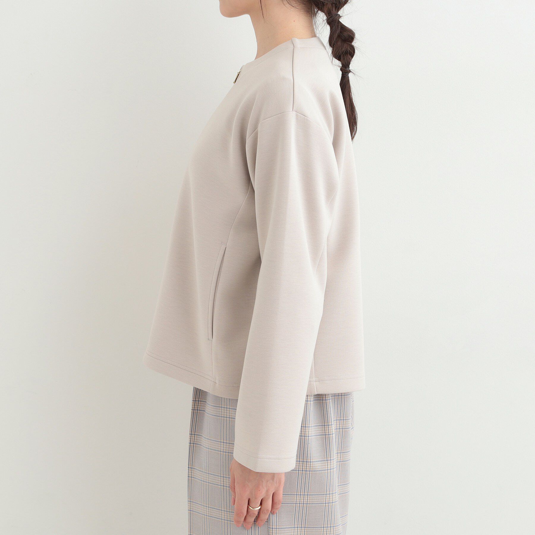 SHOO･LA･RUE「【セットアップ可能/S－LL/なめらかタッチ】大人のきれいめスタイルに ノーカラージップブルゾン」|ブルゾン・スタジャン|