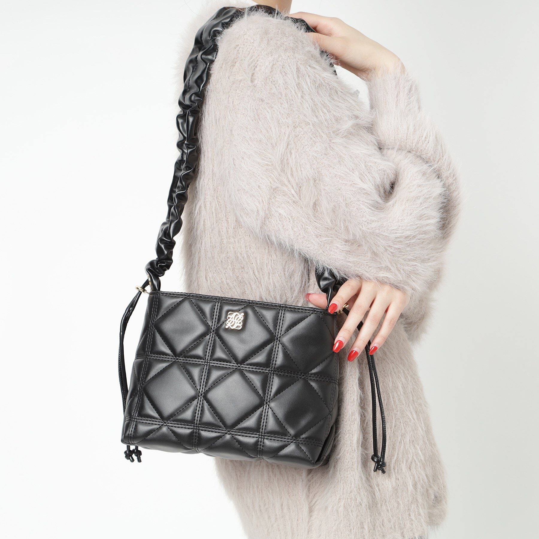 Ober Tashe「ロゴプレート付き キルティング2WAYショルダーバッグ」|ショルダー・メッセンジャー|