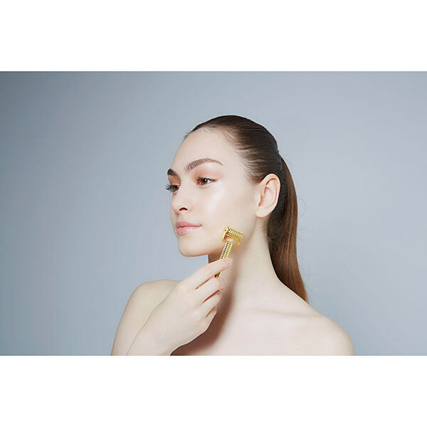  「コジット BEAUTY SOCIAL フェイスアップニードルローラー (63.8g)」|コスメ雑貨|