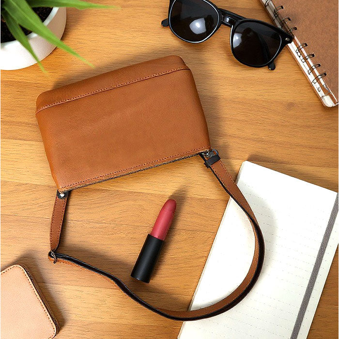 BACKYARD FAMILY「サコッシュバッグ メンズ レザー alto 通販 ショルダーバッグ サコッシュ 斜め掛け 牛革」|ショルダー・メッセンジャー|