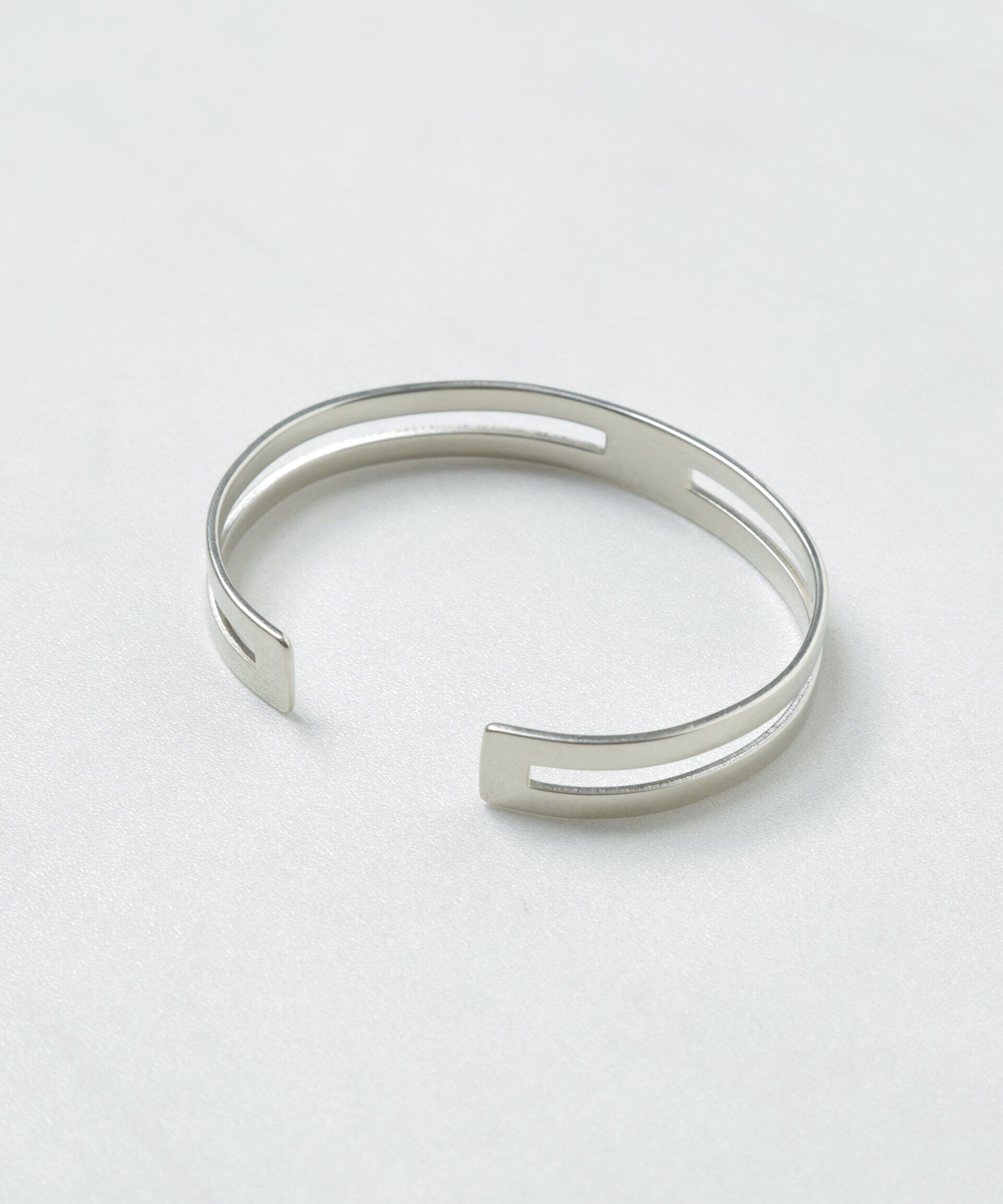 nano･universe「「NU jewelry」ジャーマンシルバースルーバングル」|ブレスレット・バングル|