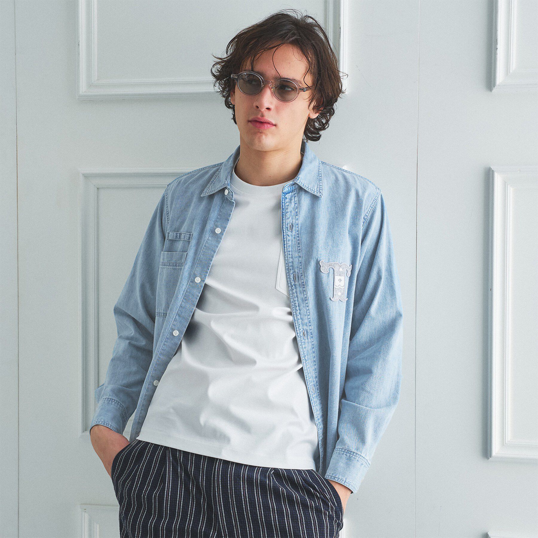 TAKEO KIKUCHI「【BOWLER HAT LABEL】Tエンブレム デニムシャツ」|シャツ・ブラウス|