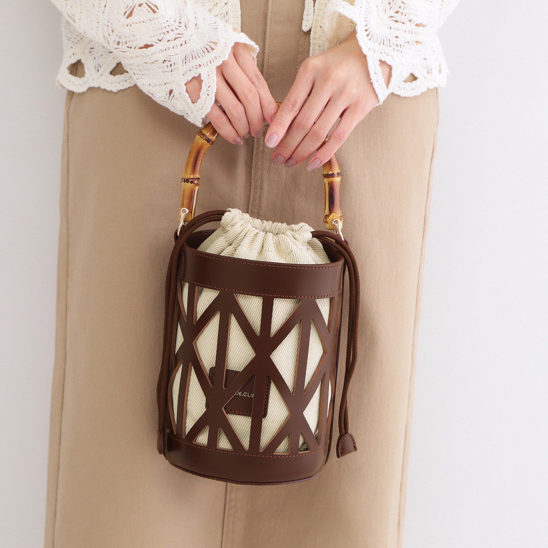 OPAQUE.CLIP「バンブーハンドルパンチングバケツ型バッグ」|ハンドバッグ|