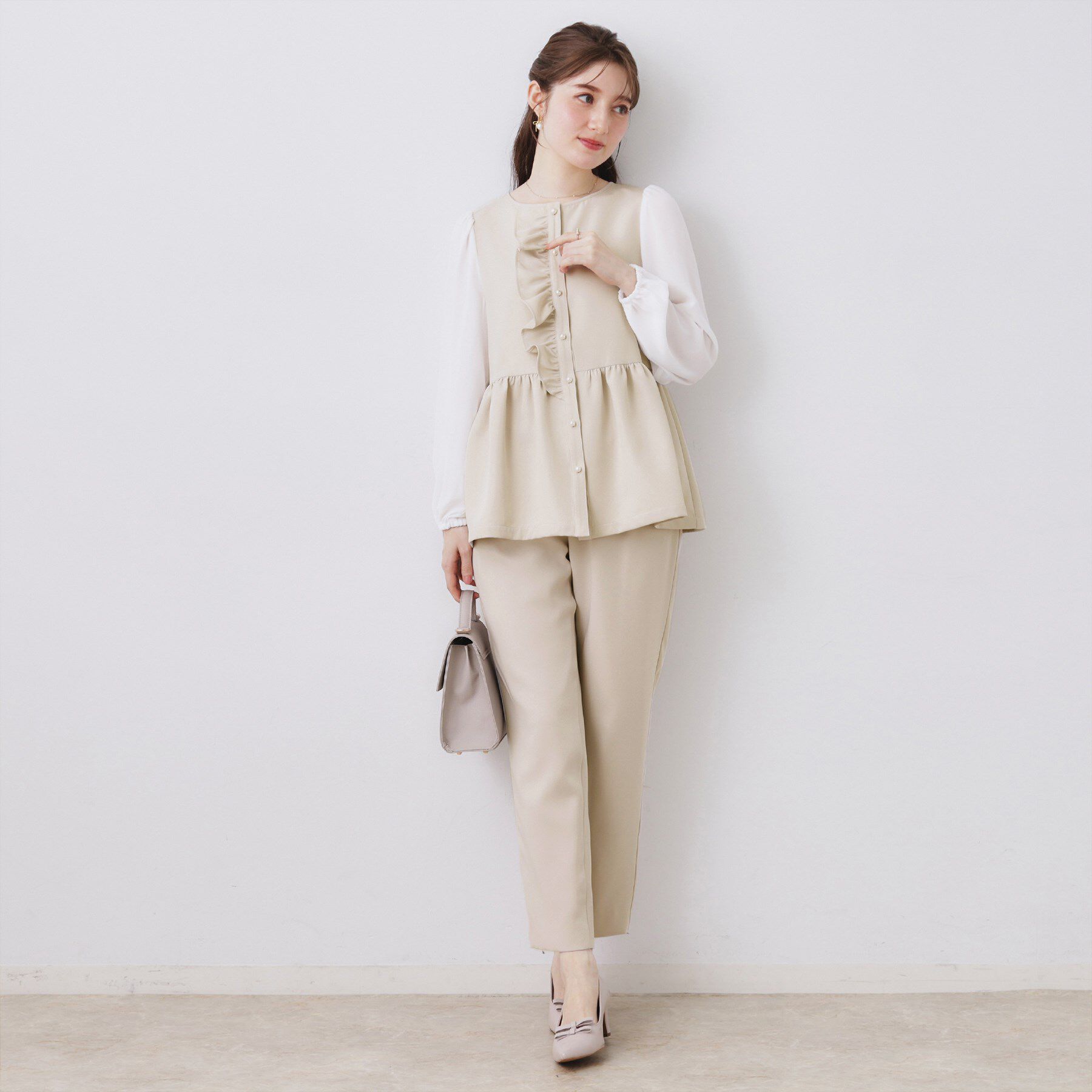 Couture broach「【ハレの日・通勤】フリルドッキング ペプラムブラウス」|シャツ・ブラウス|