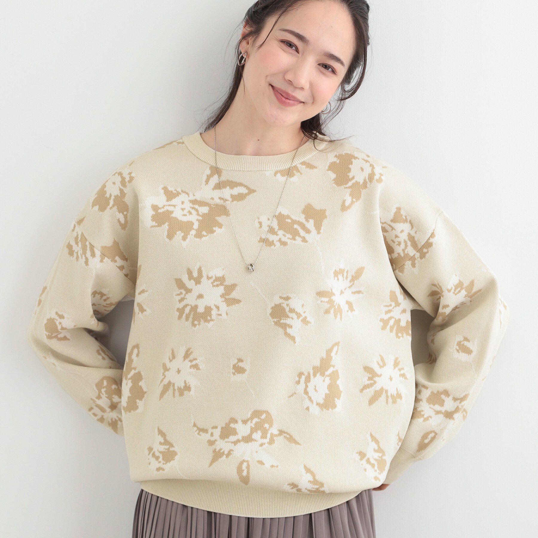 SHOO･LA･RUE「【洗濯機可/S-LL】ゆるシルエット フラワー柄スポンディッシュニット」|ニット・セーター|ピンクベージュ(75