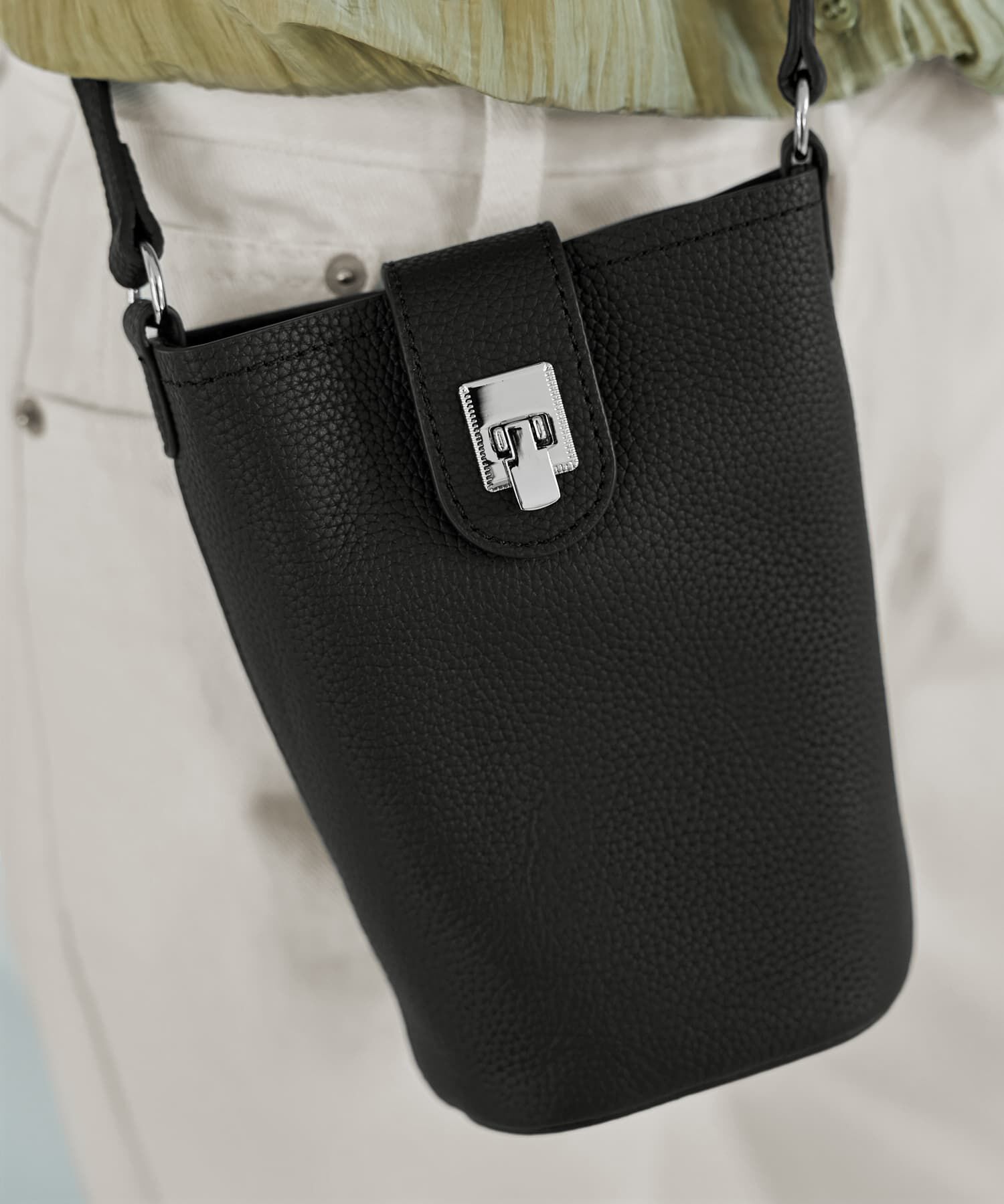 STYLE DELI「【DELI by】リアルレザー縦型フラップショルダーバッグ」|ショルダー・メッセンジャー|