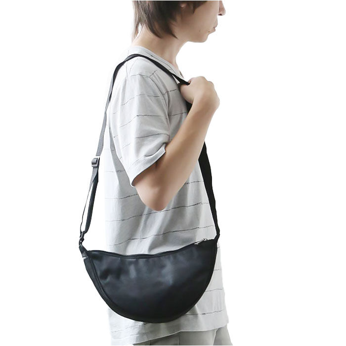 BACKYARD FAMILY「PALLAS DESIGN ボディバッグ 通販 パラスデザイン 9277 バナナショルダー」|ショルダー・メッセンジャー|