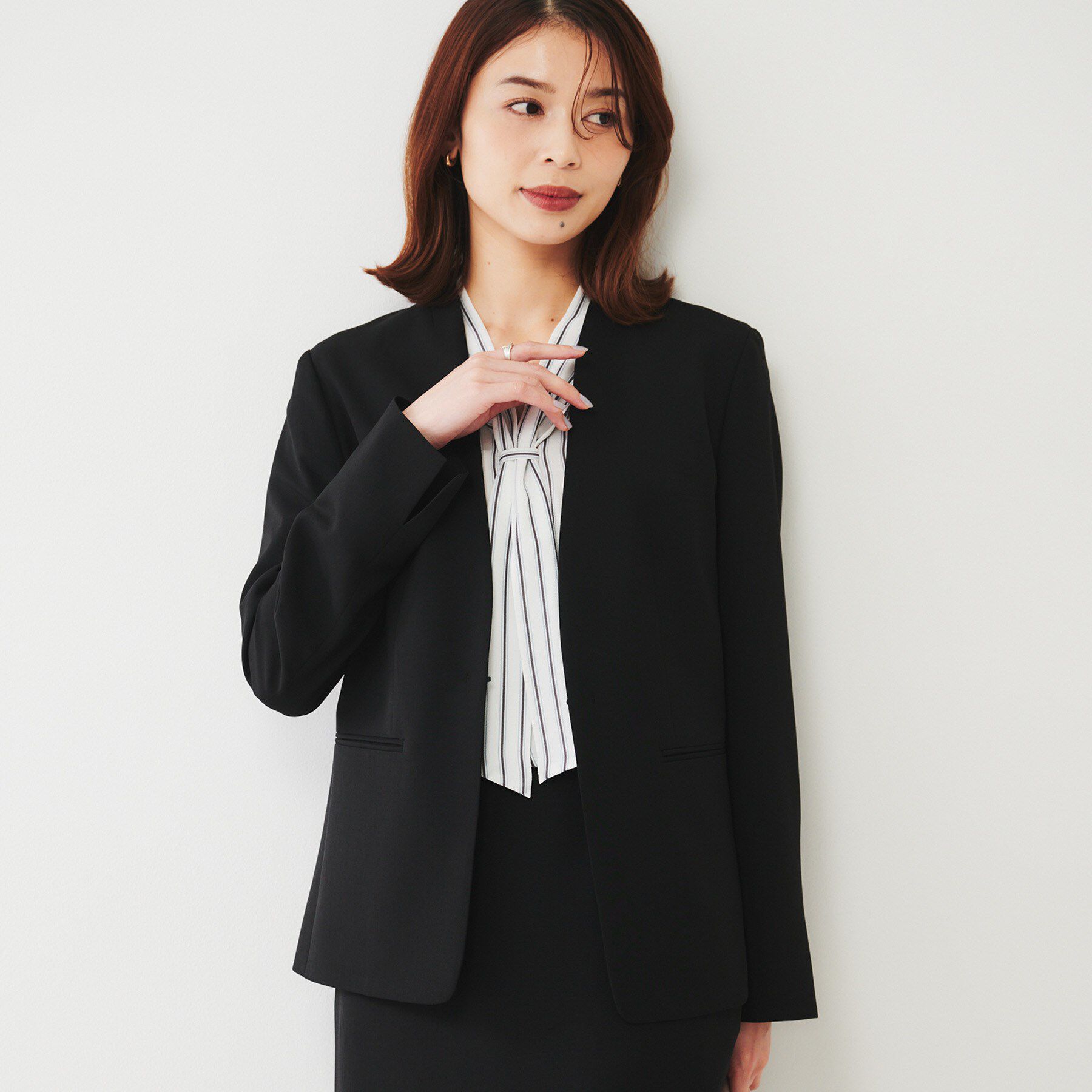 UNTITLED「【通勤スーツ】ライトウェイト カラーレスジャケット」|ノーカラージャケット|ブラック(019)