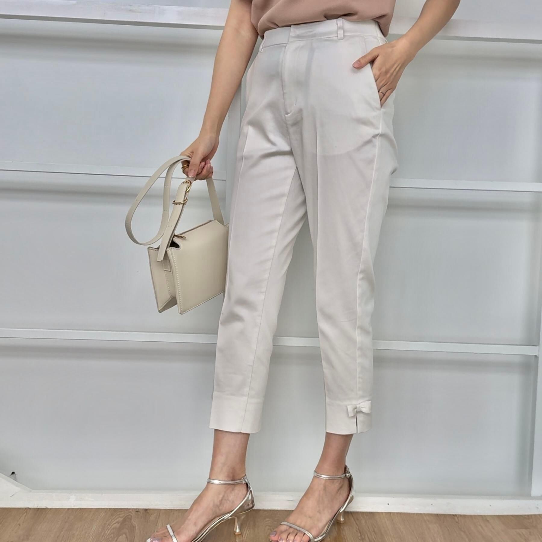 Couture broach「【スッキリ見え・美脚・通勤】リボンポイントサテストパンツ」|その他|