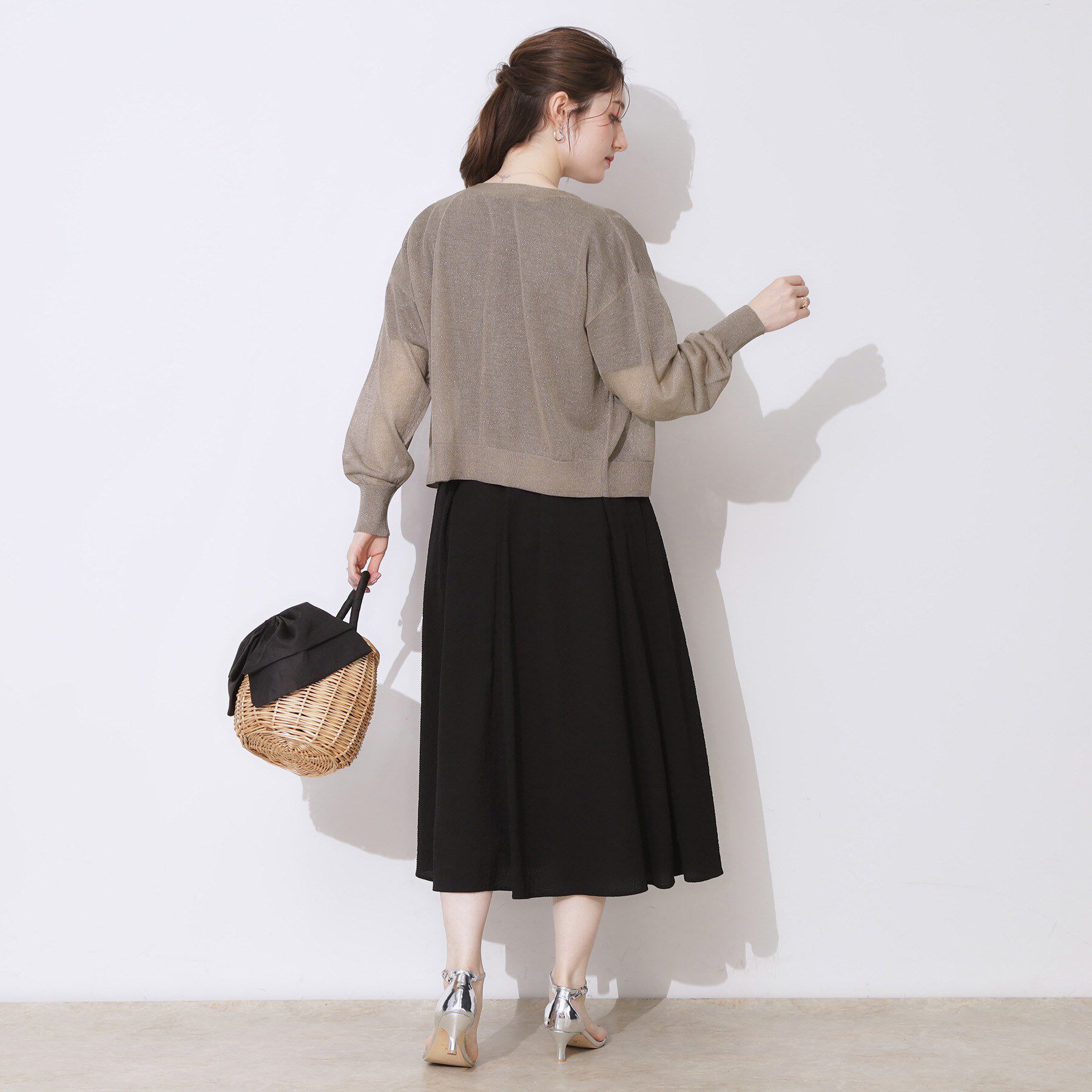 Couture broach「【上品な透け感・通勤】ダブルパール調釦シアーカーディガン」|カーディガン|