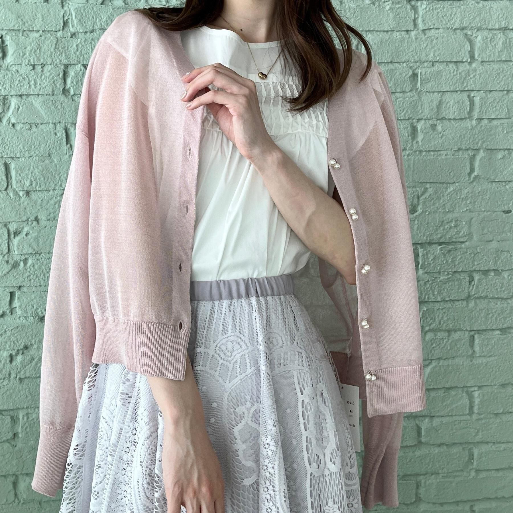 Couture broach「【上品な透け感・通勤】ダブルパール調釦シアーカーディガン」|カーディガン|