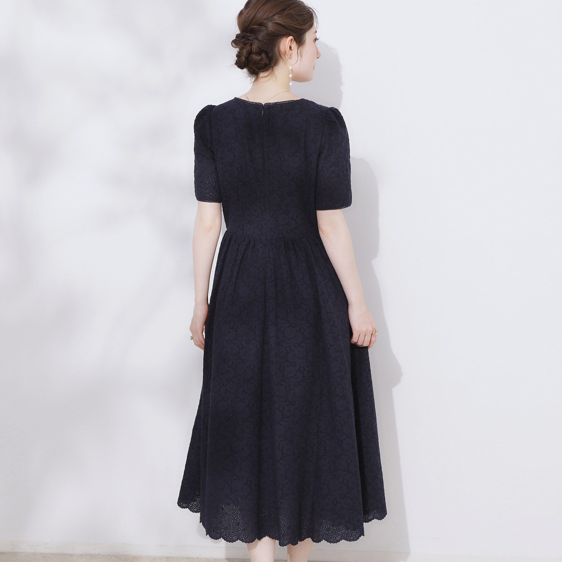 Couture broach「【一枚で着映える・華やか・花柄刺繍】カットワークレースワンピ」|ワンピース|