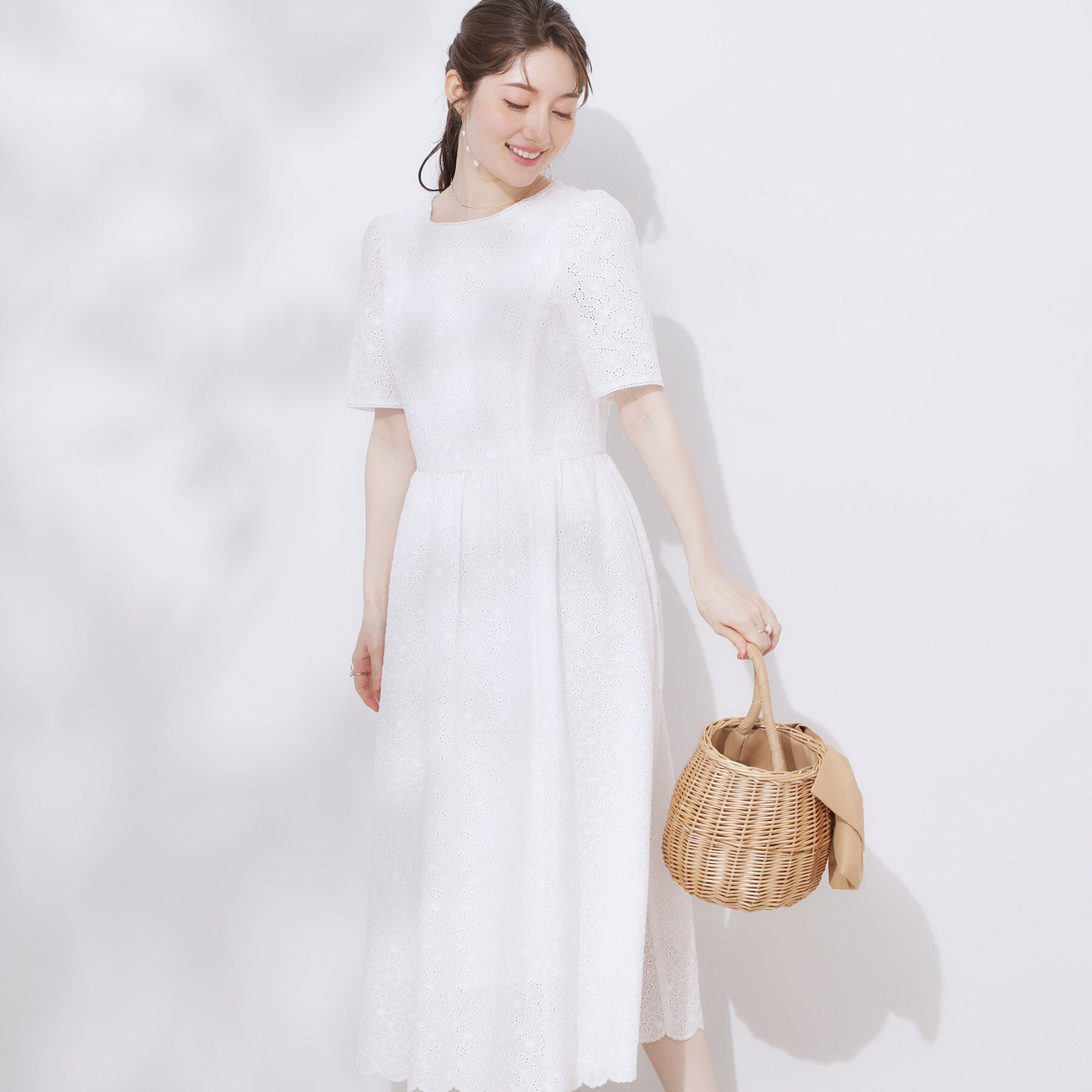 Couture broach「【一枚で着映える・華やか・花柄刺繍】カットワークレースワンピ」|ワンピース|