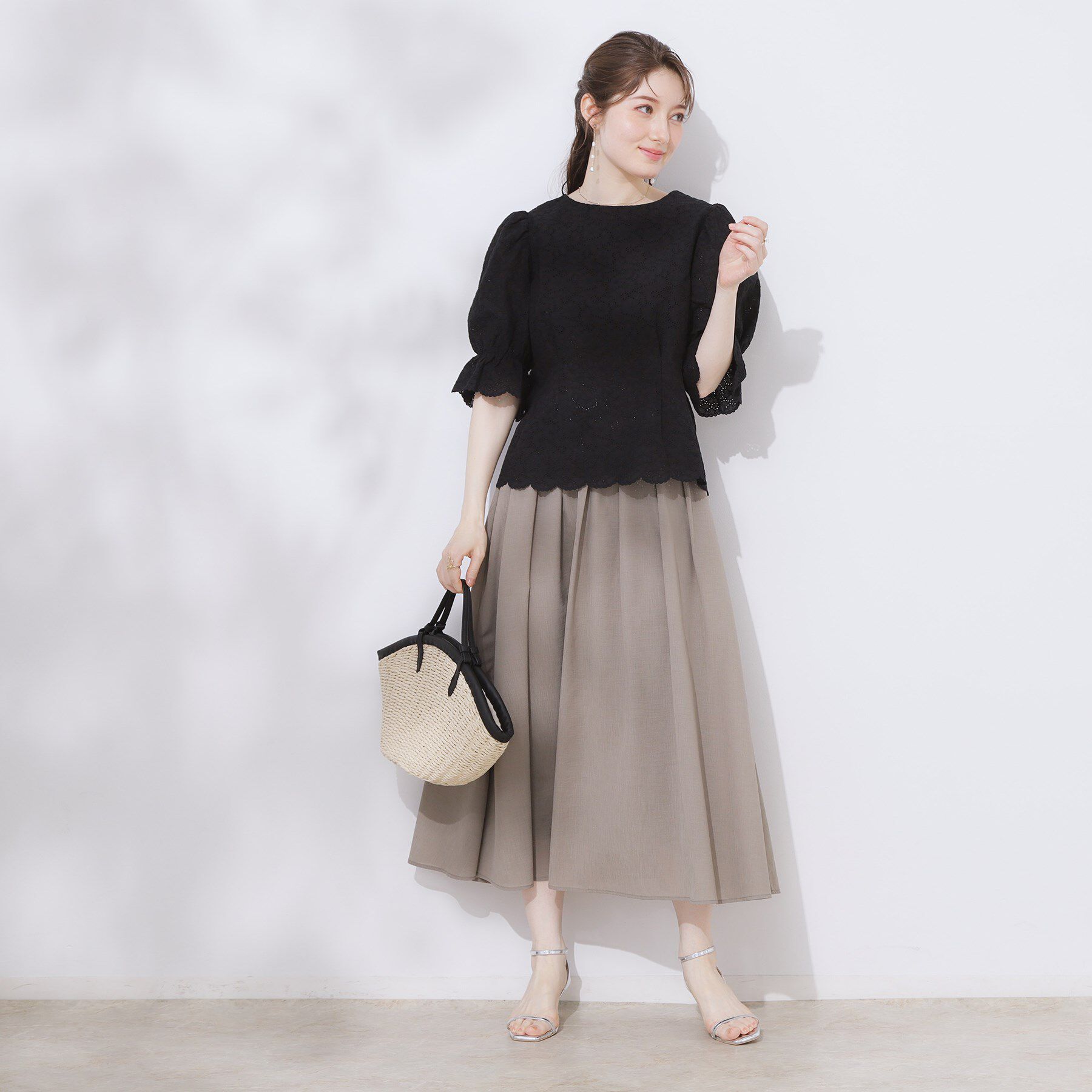 Couture broach「【一枚で着映える・花柄刺繍・5分袖】バックレースアップ カットワークレースブラウス」|シャツ・ブラウス|