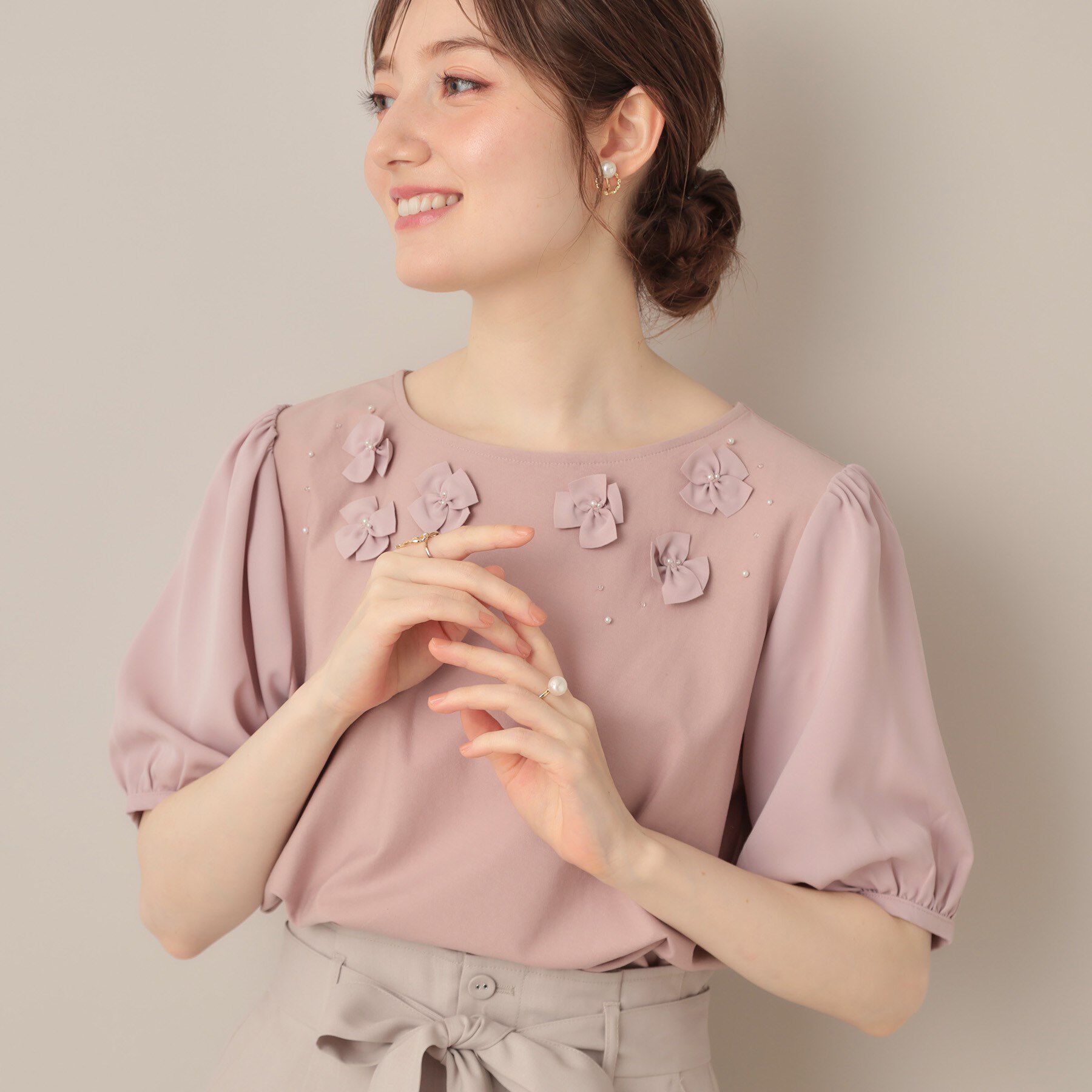 Couture broach「【接触冷感・UVカット】シフォンフラワーエンブロドッキングカットソー」|Tシャツ・カットソー|