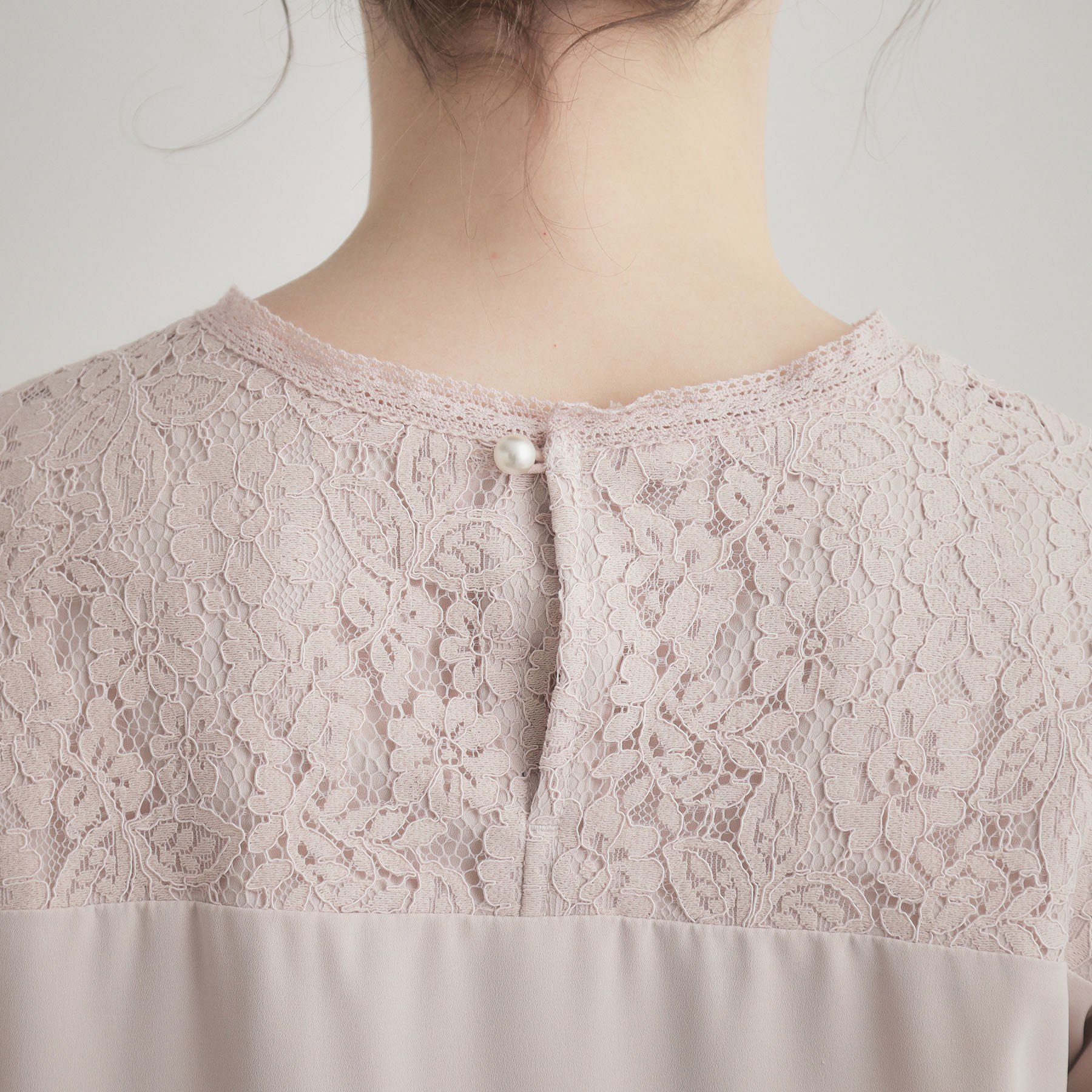 Couture broach「【ハレの日・通勤】レースドッキング ブラウス」|シャツ・ブラウス|