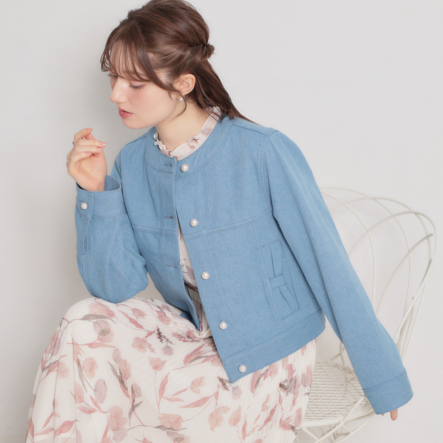 Couture broach「【洗える・綿100％】パール調ボタン デニムジャケット」|デニムジャケット|ブルー(091)