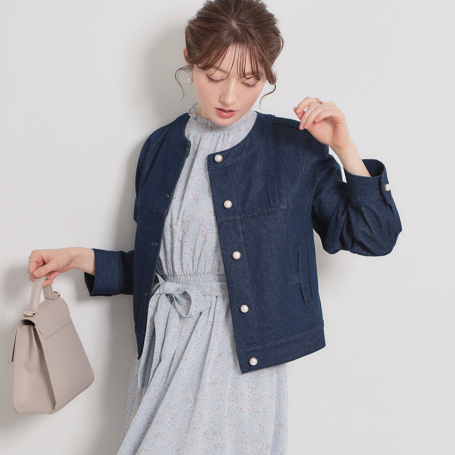 Couture broach「【洗える・綿100％】パール調ボタン デニムジャケット」|デニムジャケット|