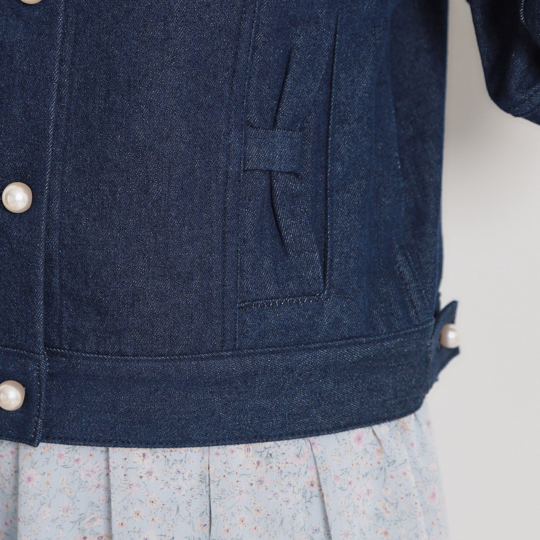 Couture broach「【洗える・綿100％】パール調ボタン デニムジャケット」|デニムジャケット|