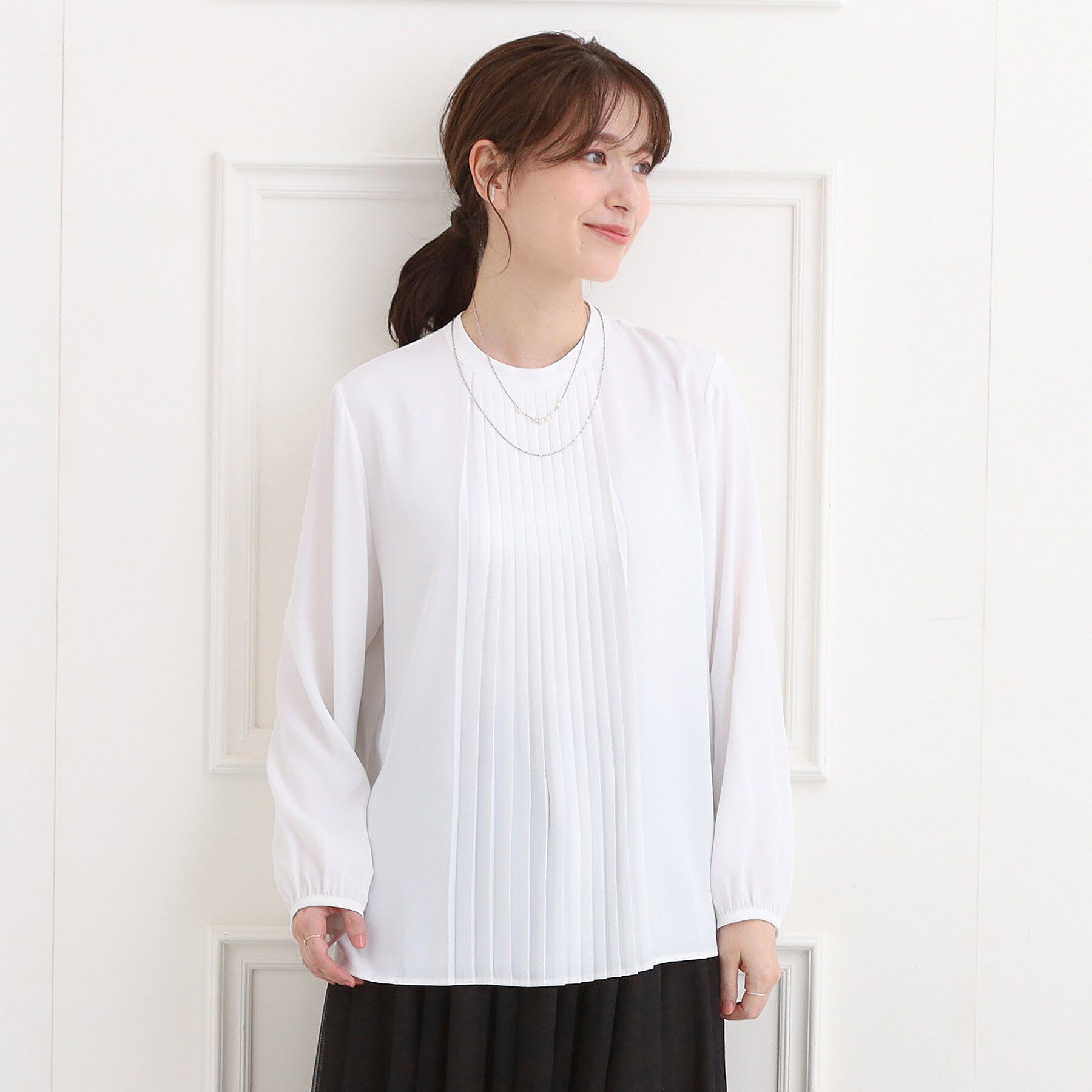SHOO･LA･RUE「【洗濯機可】女性らしさとすっきり見えを叶える フロントプリーツブラウス」|シャツ・ブラウス|