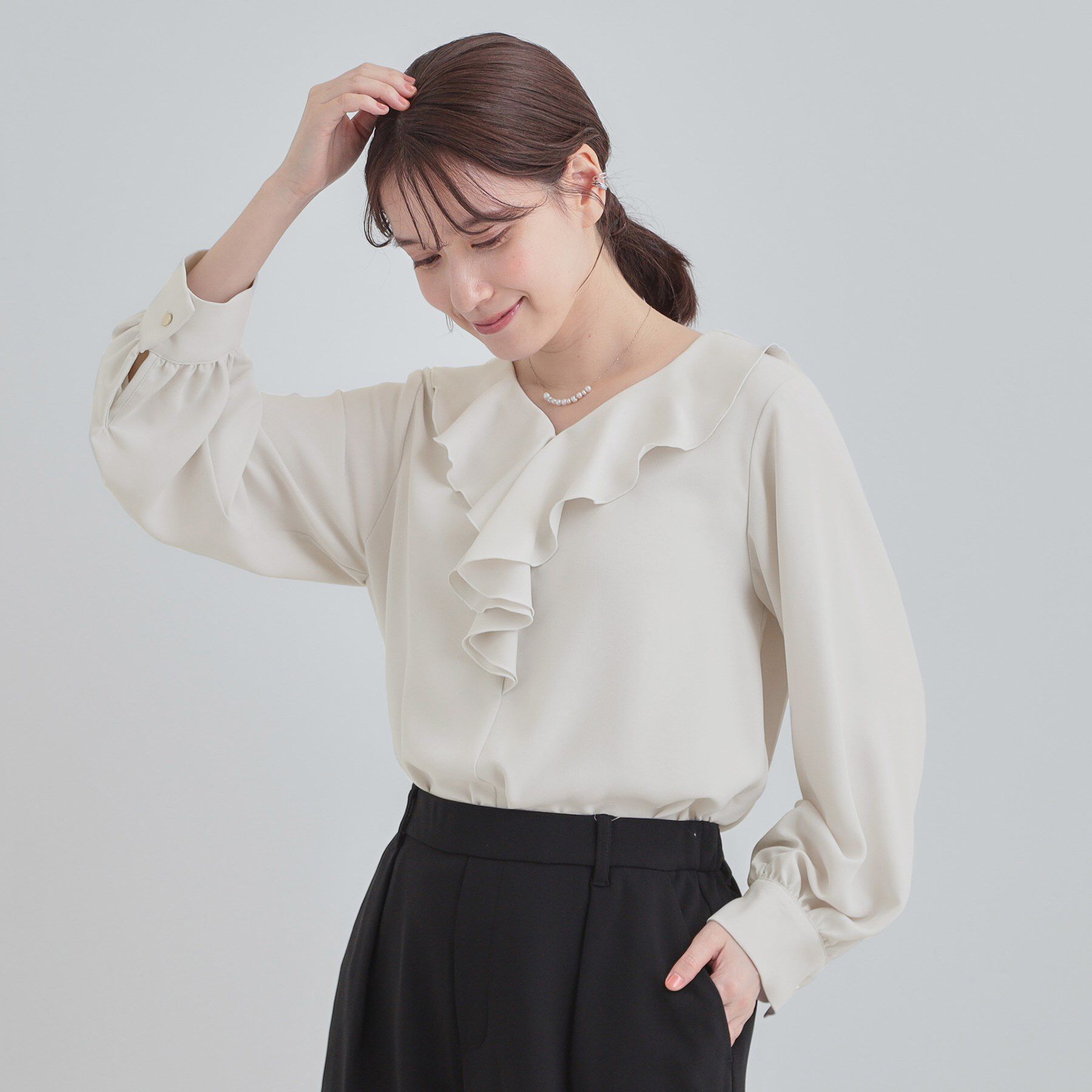 SHOO･LA･RUE「【洗濯機可/S-LL】お顔周りを華やかに。フリル襟ブラウス」|シャツ・ブラウス|