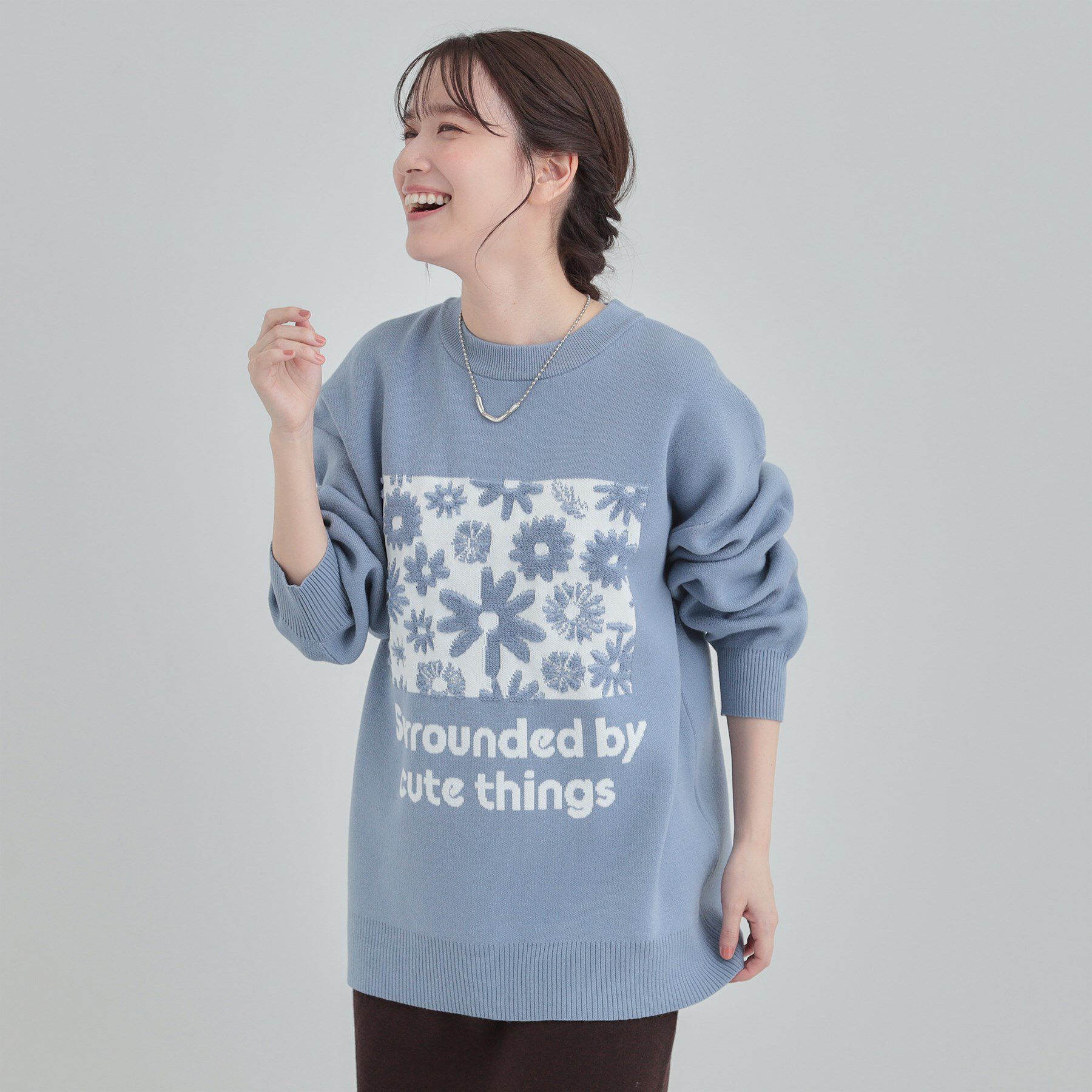 SHOO･LA･RUE「【体型カバー】ちくちくしにくい お花ロゴジャカードスウェットライクニット」|ニット・セーター|